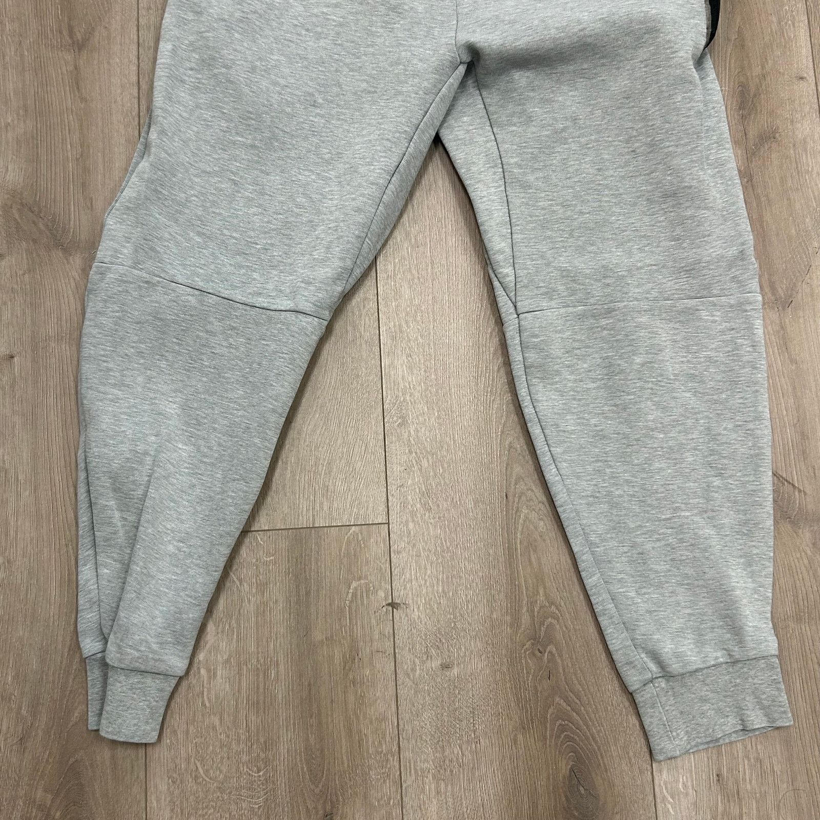 Nike Nike Tech Fleece Jogger Pants Sweatpants size Medium M Gray Size US 32 / EU 48 - 8 Thumbnail