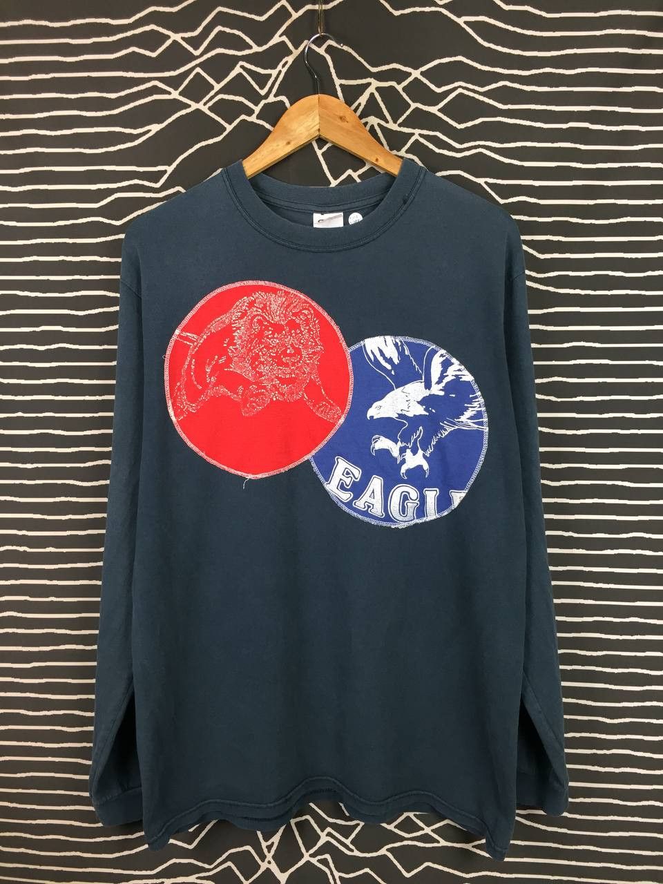 Vintage Vtg Y2K Distressed Lion & Eagle Overlap Patch Longsleeve Tee Size US L / EU 52-54 / 3 - 1 Thumbnail