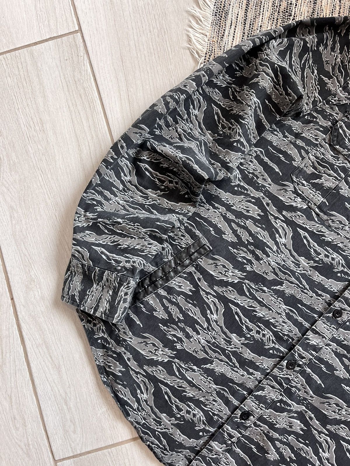 Ecko Unltd. × Vintage Ecko Unlimited shirt animal print sk8 streetwear overshirt Size US L / EU 52-54 / 3 - 6 Thumbnail