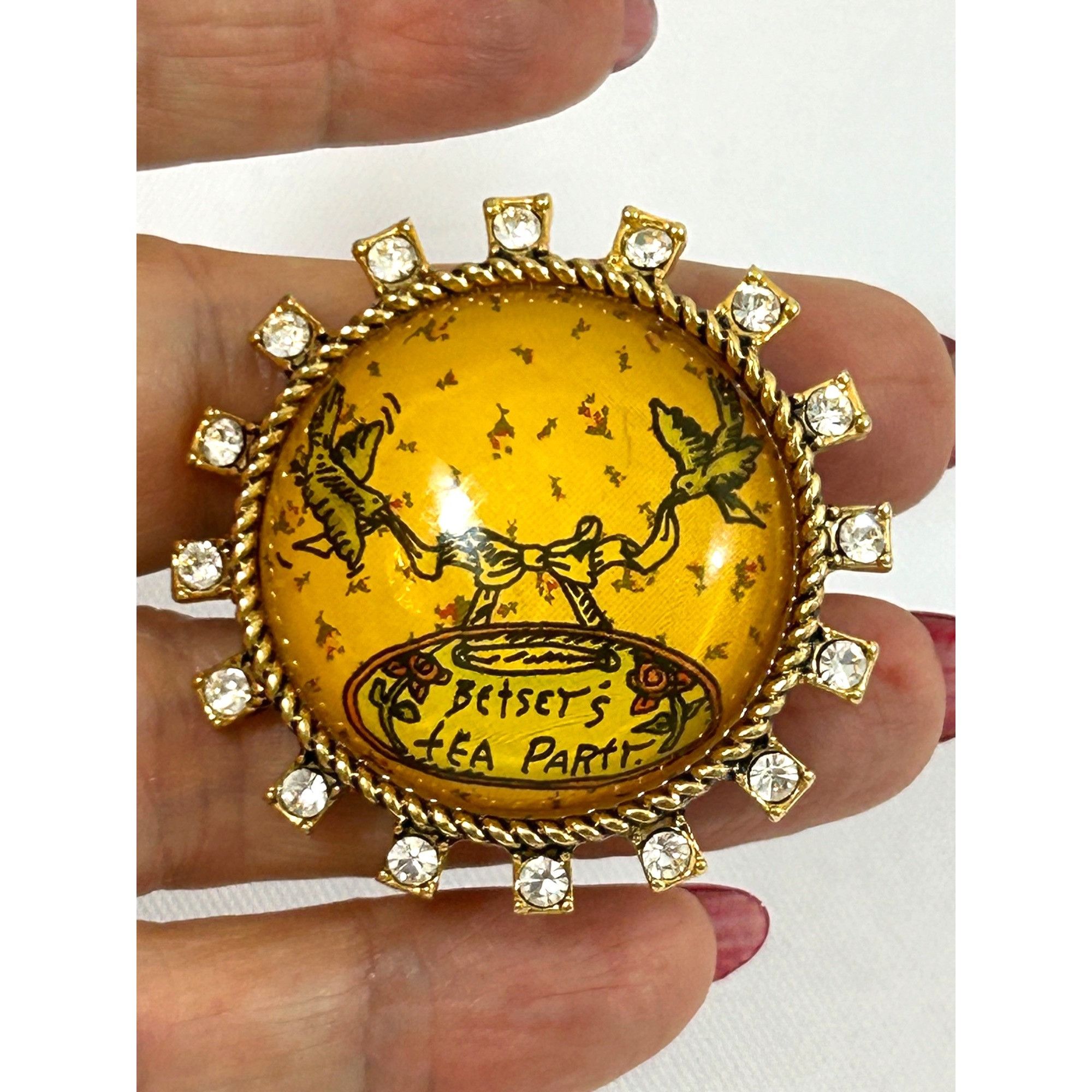 Betsey Johnson Betsy Johnson Tea Party Fashion Ring Vtg 7 Lucite Crystals G Size ONE SIZE - 1 Thumbnail