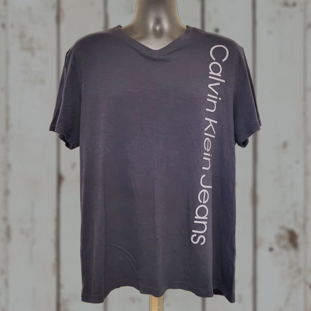 Calvin Klein Calvin Klein T-Shirt Mens XL Black Short Sleeve V-Neck Logo Front Size US XL / EU 56 / 4 - 1 Thumbnail