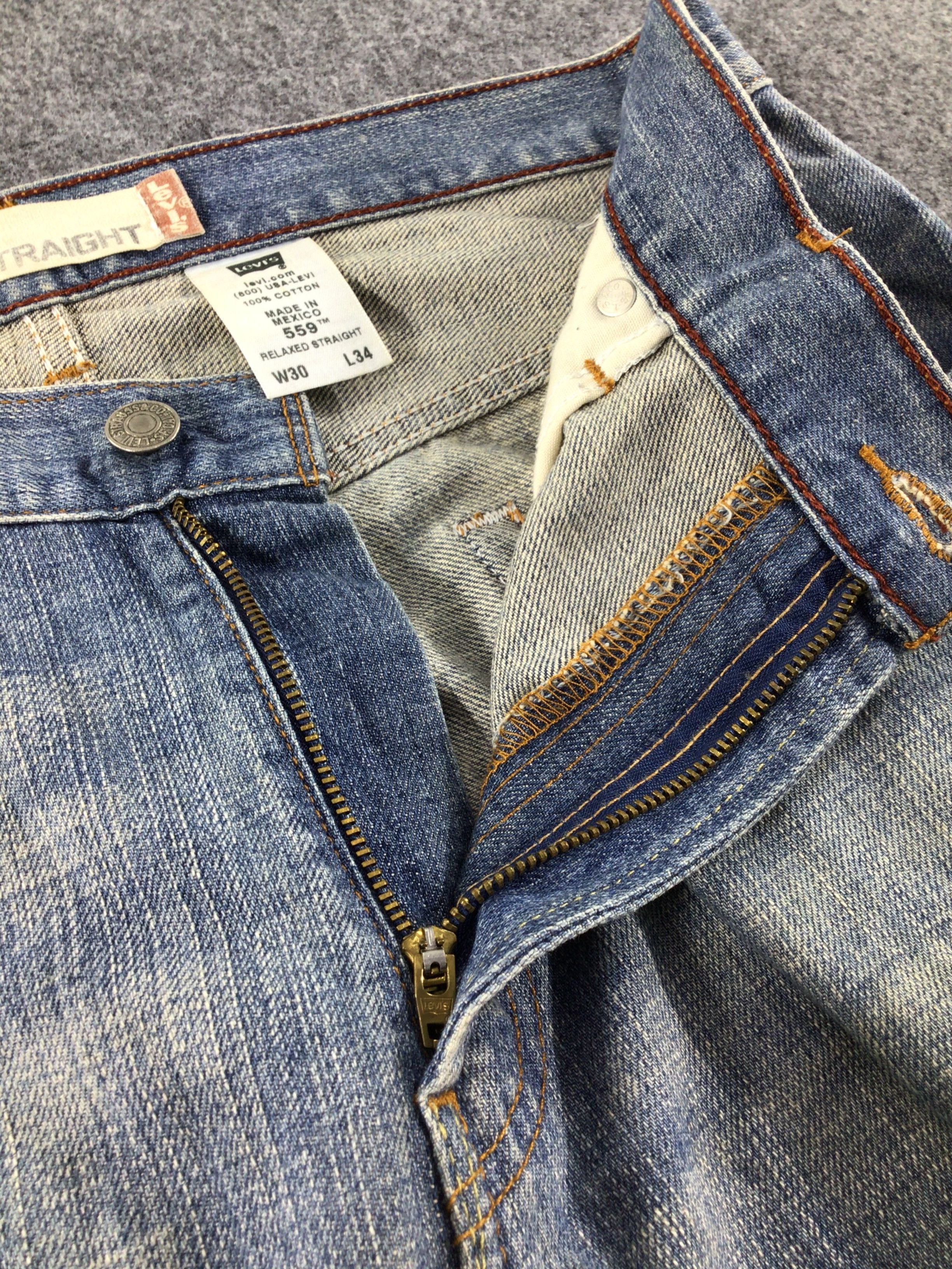 Levi's Vintage Levis 559 Jeans Faded Blue Denim KJ070 Size US 30 / EU 46 - 8 Thumbnail