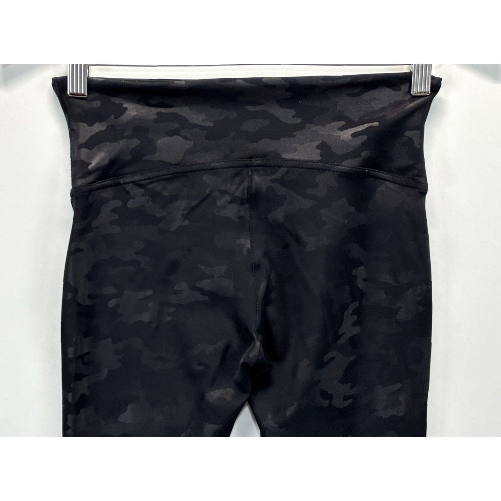 Spanx SPANX Faux Leather Black Camo Leggings Womens Size M High Rise Stretch Activewear Size 32" / US 10 / IT 46 - 4 Thumbnail