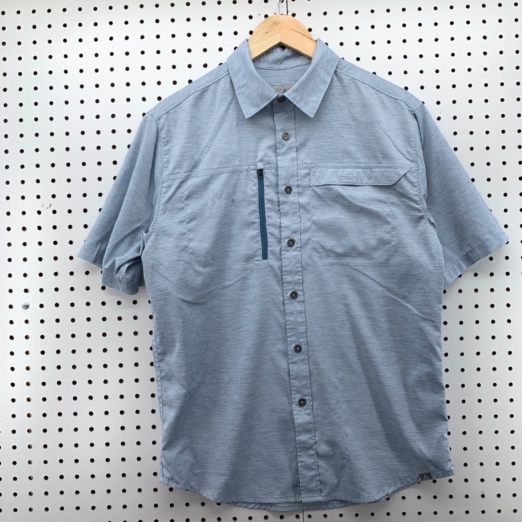 ASCENO Ascend Blue Mens Button Down Short Sleeve Shirt Small Zip Pocket Button-Up Casual Travel Shirt Size US S / EU 44-46 / 1 - 3 Thumbnail