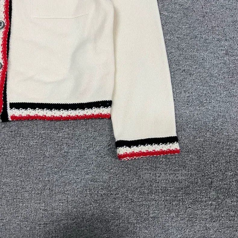 Chanel Chanel Snowflake Buckle Cashmere Cardigan coat Size XS / US 0-2 / IT 36-38 - 3 Thumbnail