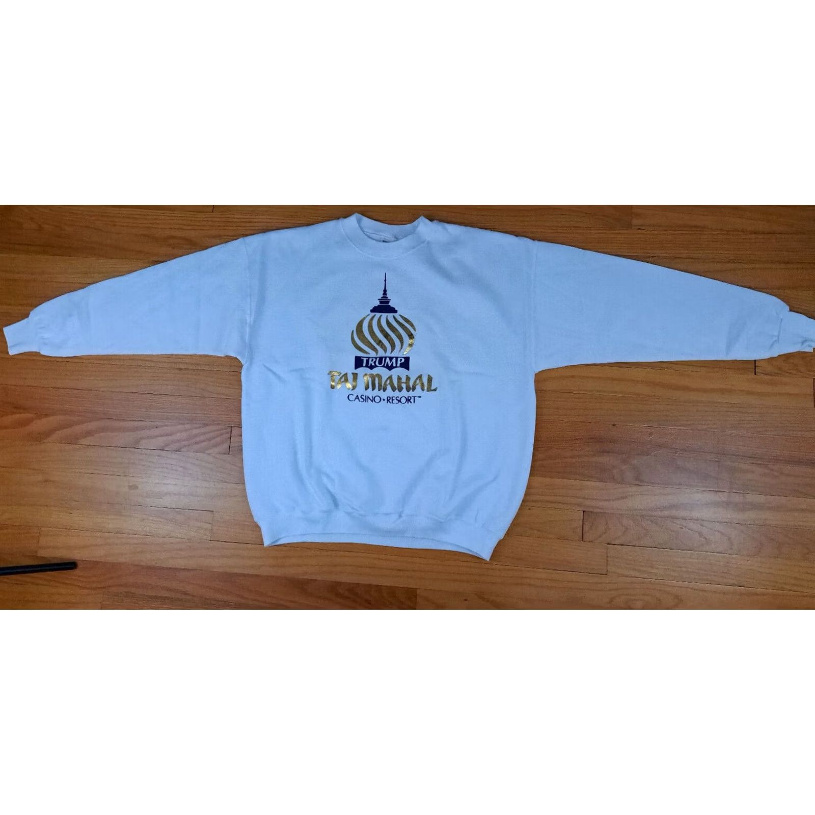 Fruit Of The Loom VINTAGE Trump Taj-Mahal Casino White Fruit of the Loom Printed Sweatshirt L White Embroidered Graphic Print Pullover Unisex Adults Mens Women Size US L / EU 52-54 / 3 - 4 Thumbnail
