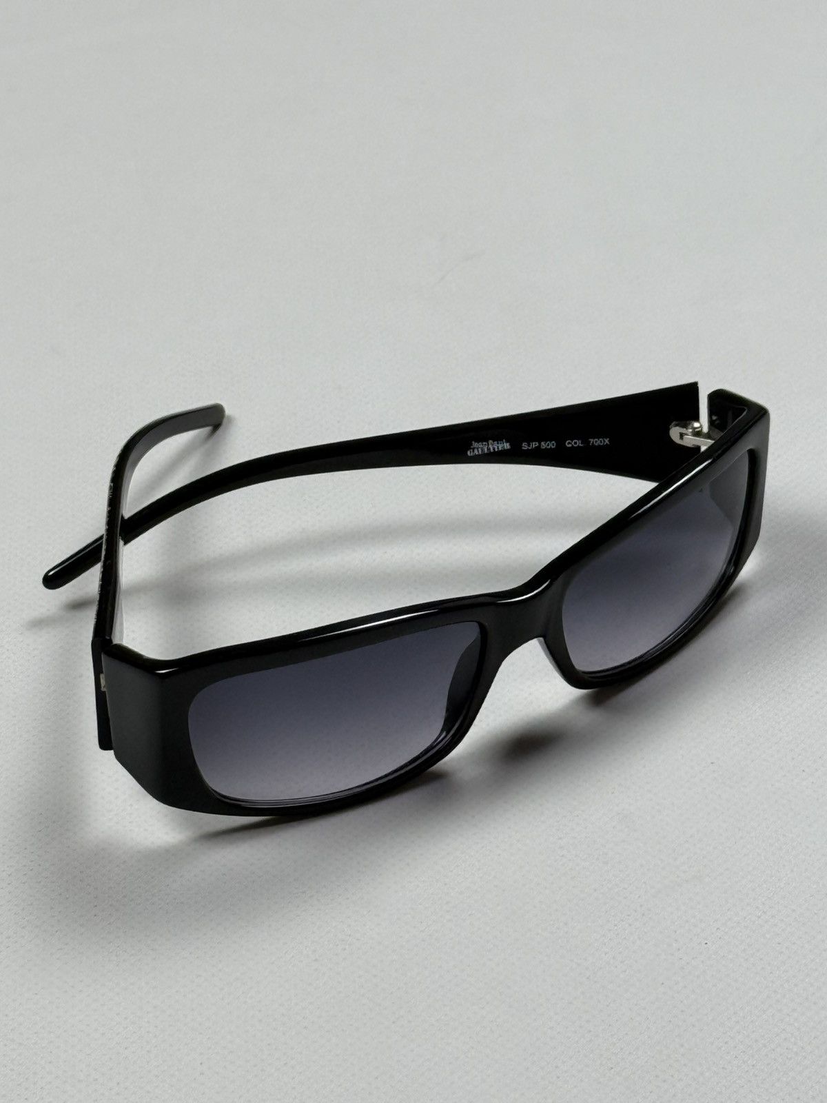 Jean Paul Gaultier Jean Paul Gaultier Unisex Hawaiian Print Sunglasses Size ONE SIZE - 16 Thumbnail