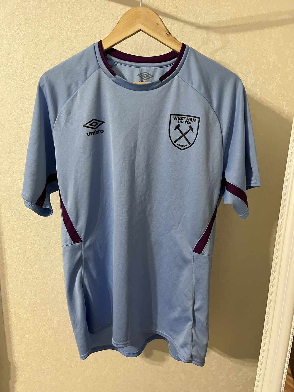 Other Umbro West Ham 2022 Training Jersey Size US XL / EU 56 / 4 - 1 Thumbnail