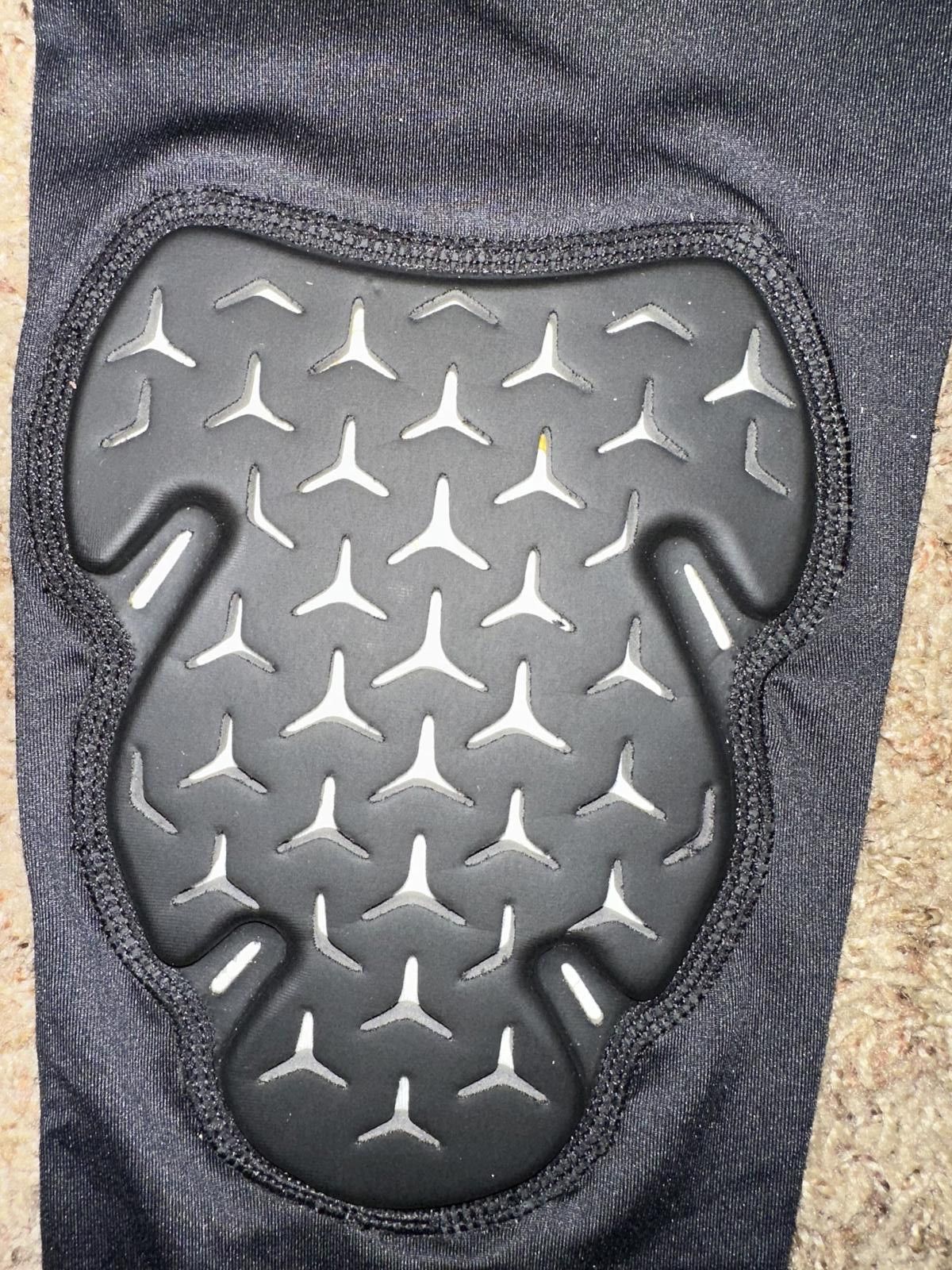 Nike Nike Pro Strong Knee Protective Sleeve Size ONE SIZE - 4 Thumbnail
