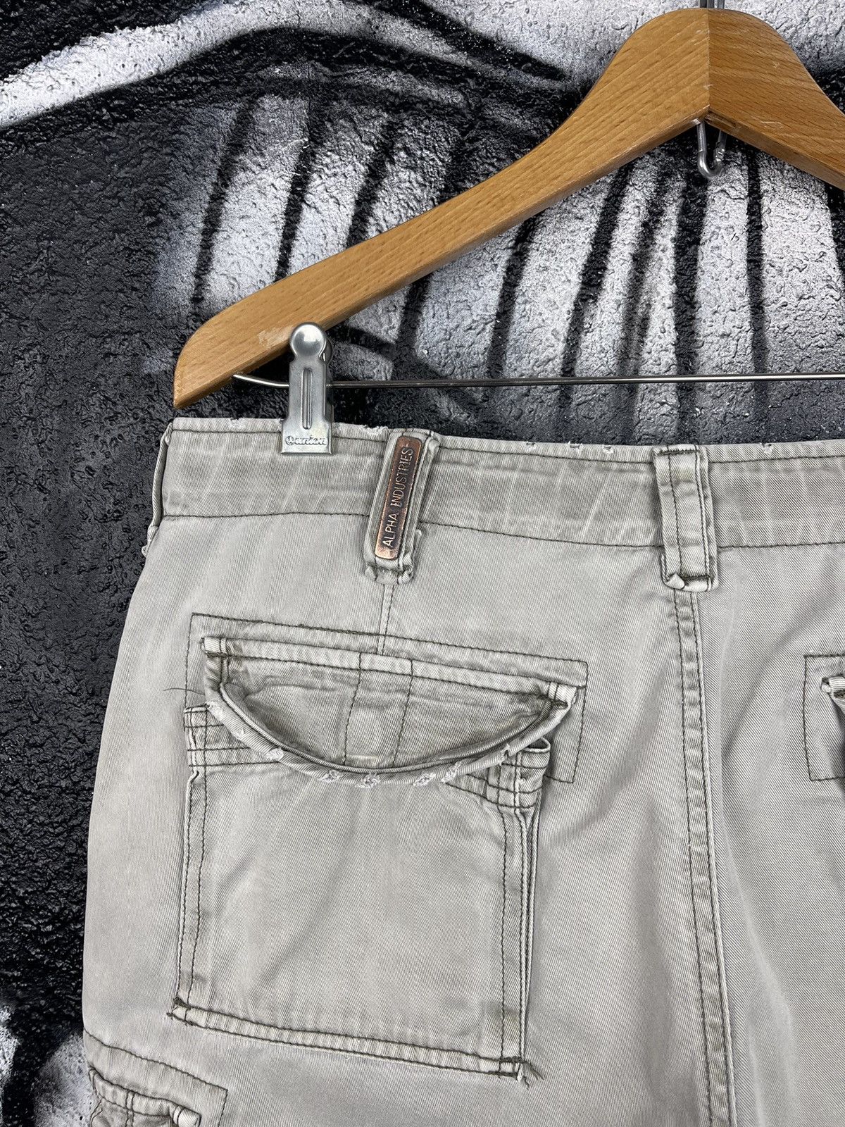 Alpha Industries Alpha Industries Vintage Grey Cotton Cargo Shorts Men’s Size Medium Size US 32 / EU 48 - 10 Thumbnail