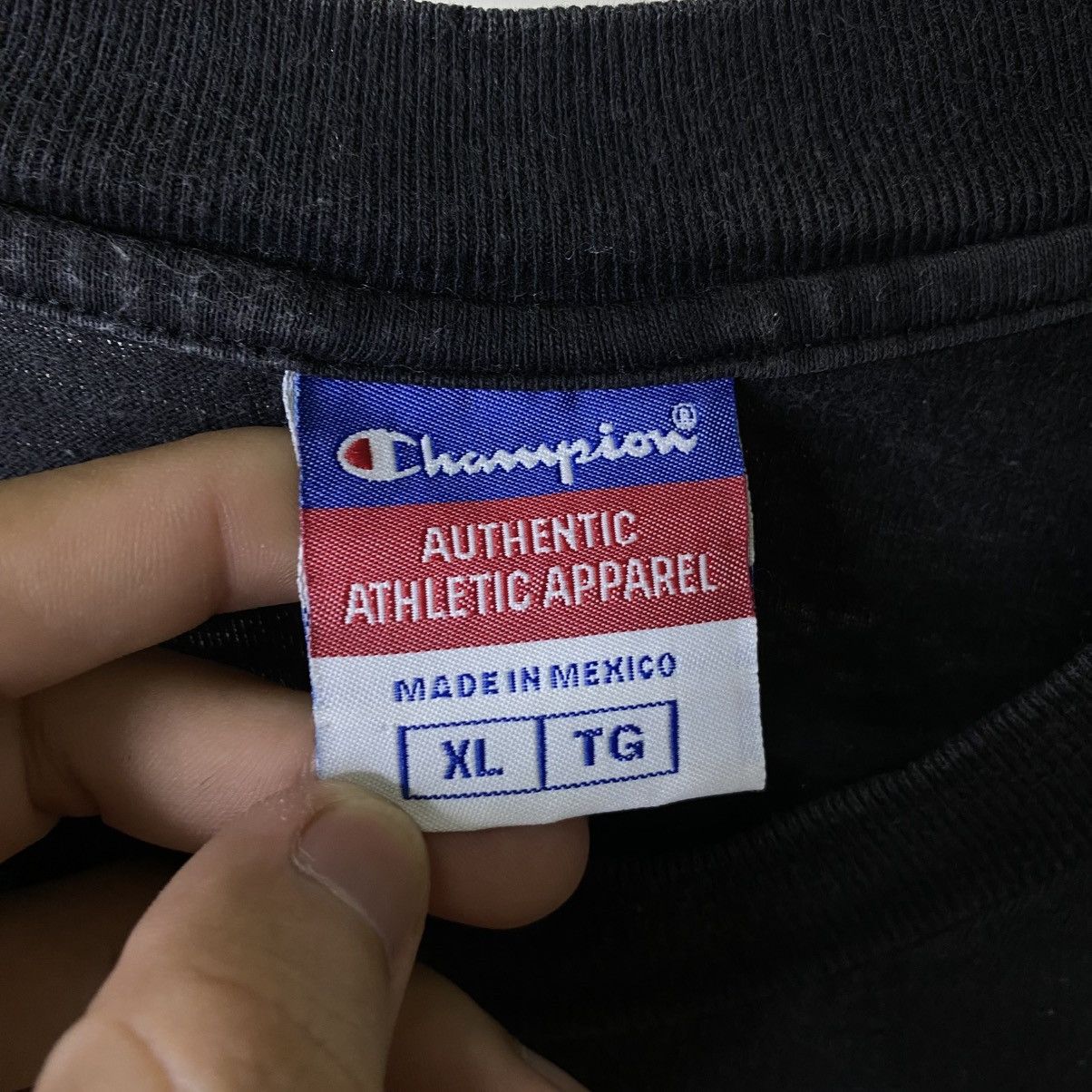Champion 1990s Champion Faded Black Blank T Shirt Size US XL / EU 56 / 4 - 5 Thumbnail