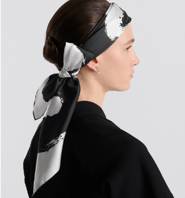 Dior o1w1db10625 Size : OS / Square Scarf in White/Black Size ONE SIZE - 5 Thumbnail