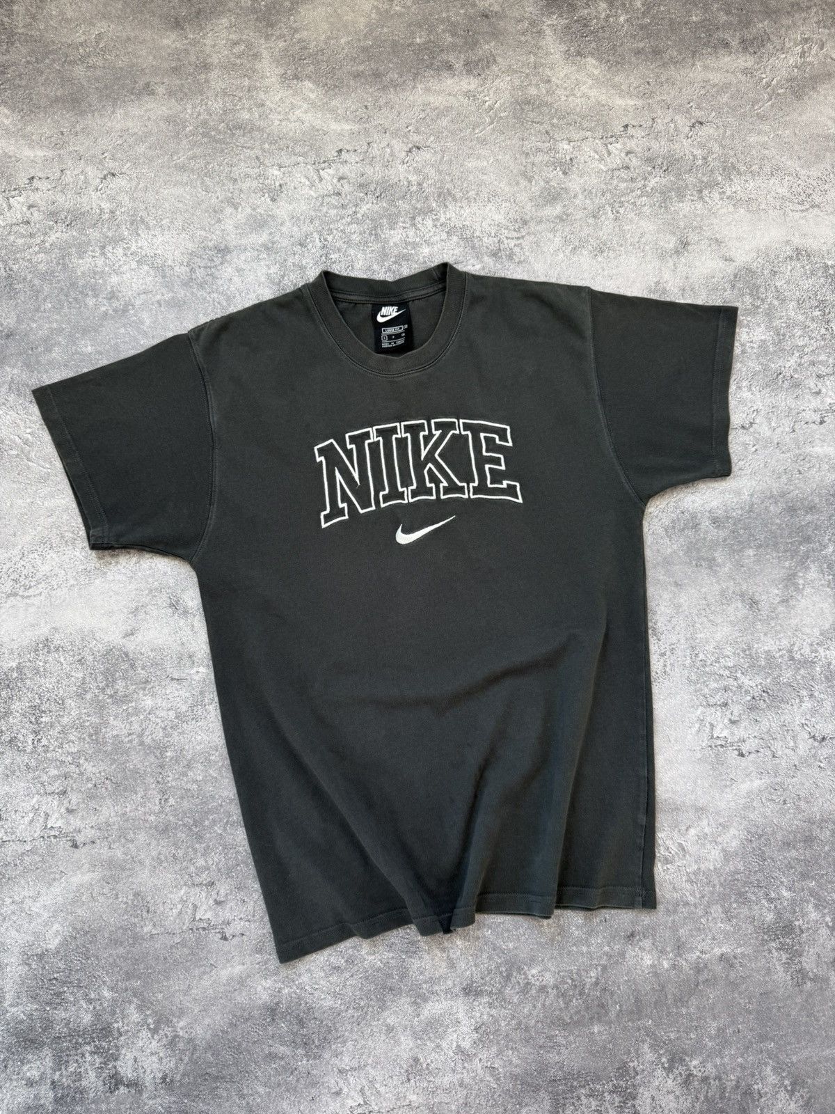 Nike Vintage 90s Nike Center Logo T-Shirt Gray Rare Tee Y2K Hype Size US S / EU 44-46 / 1 - 3 Thumbnail