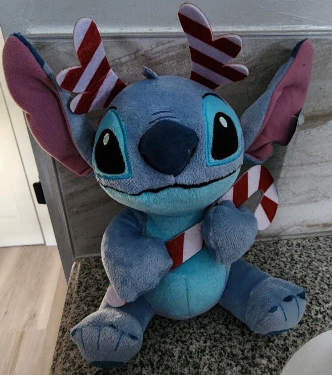 Disney NWT Disney Stitch Holiday Plush 7.8in Size ONE SIZE - 1 Thumbnail
