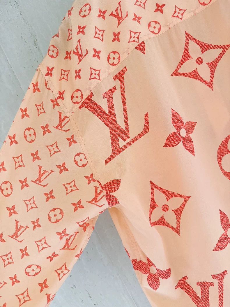 Louis Vuitton Louis Vuitton size 38 Silk shirt with full logo shirt 2503 Size US M / EU 48-50 / 2 - 7 Thumbnail