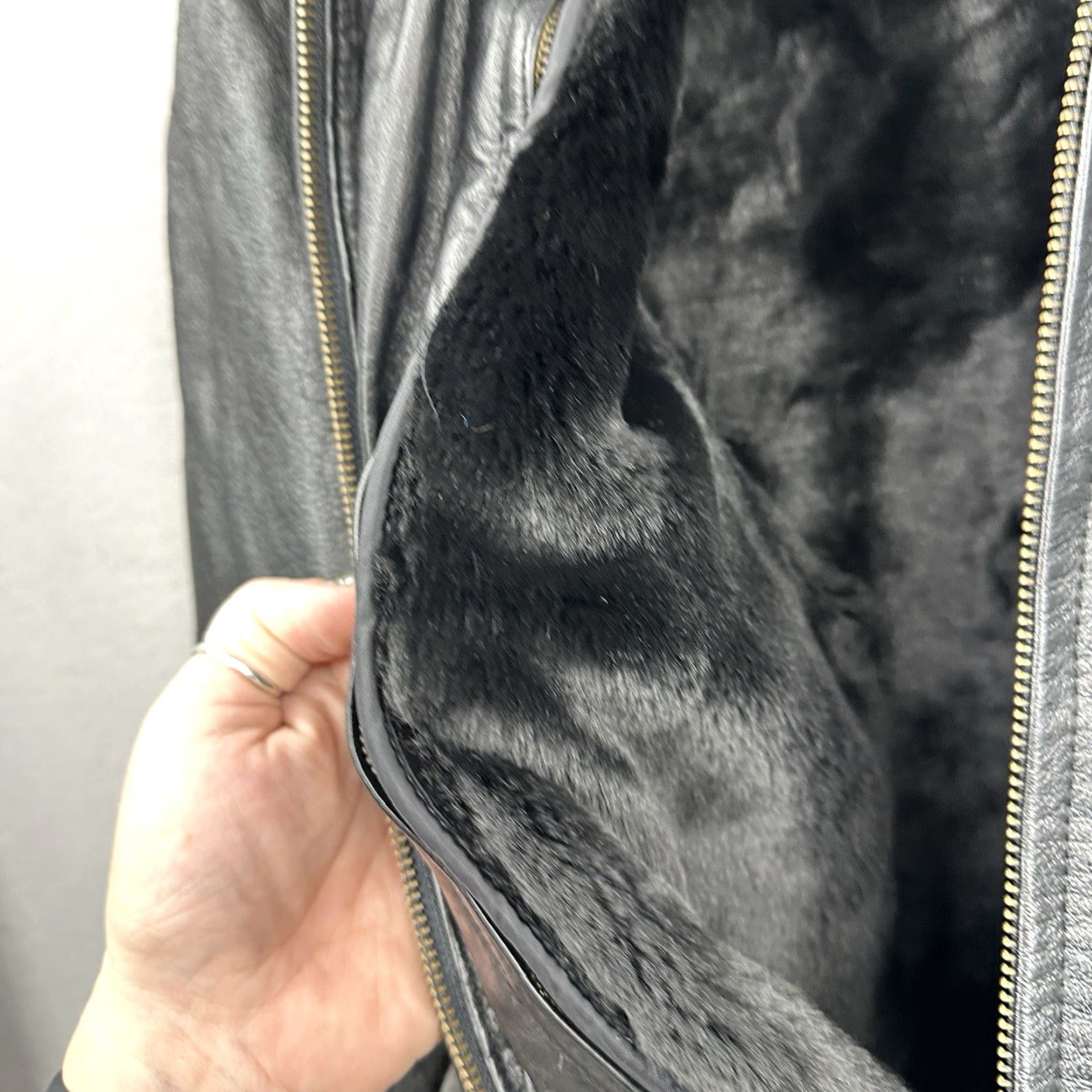 Vintage VINTAGE Wilsons Leather Jacket Womens XS Zip in Liner y2k Black Moto 90s Leather Jacket Womens XS Zip Lined Fur Trim Black 80s 90s Motorcycle Mens? Size XS / US 0-2 / IT 36-38 - 7 Thumbnail