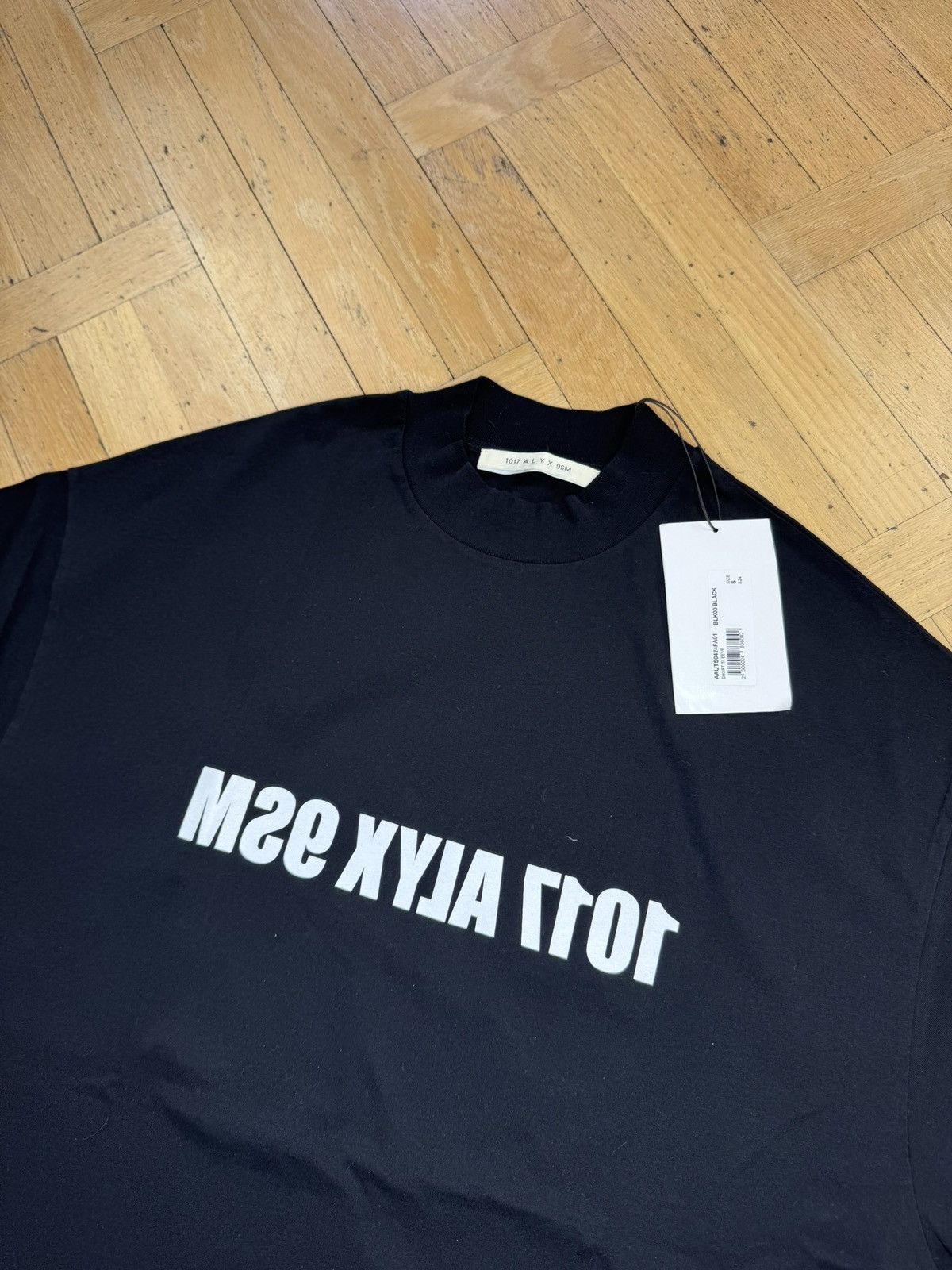 1017 ALYX 9SM 1017 ALYX 9SM REVERSE LOGO OVERSIZE T-SHIRT Size US S / EU 44-46 / 1 - 3 Thumbnail