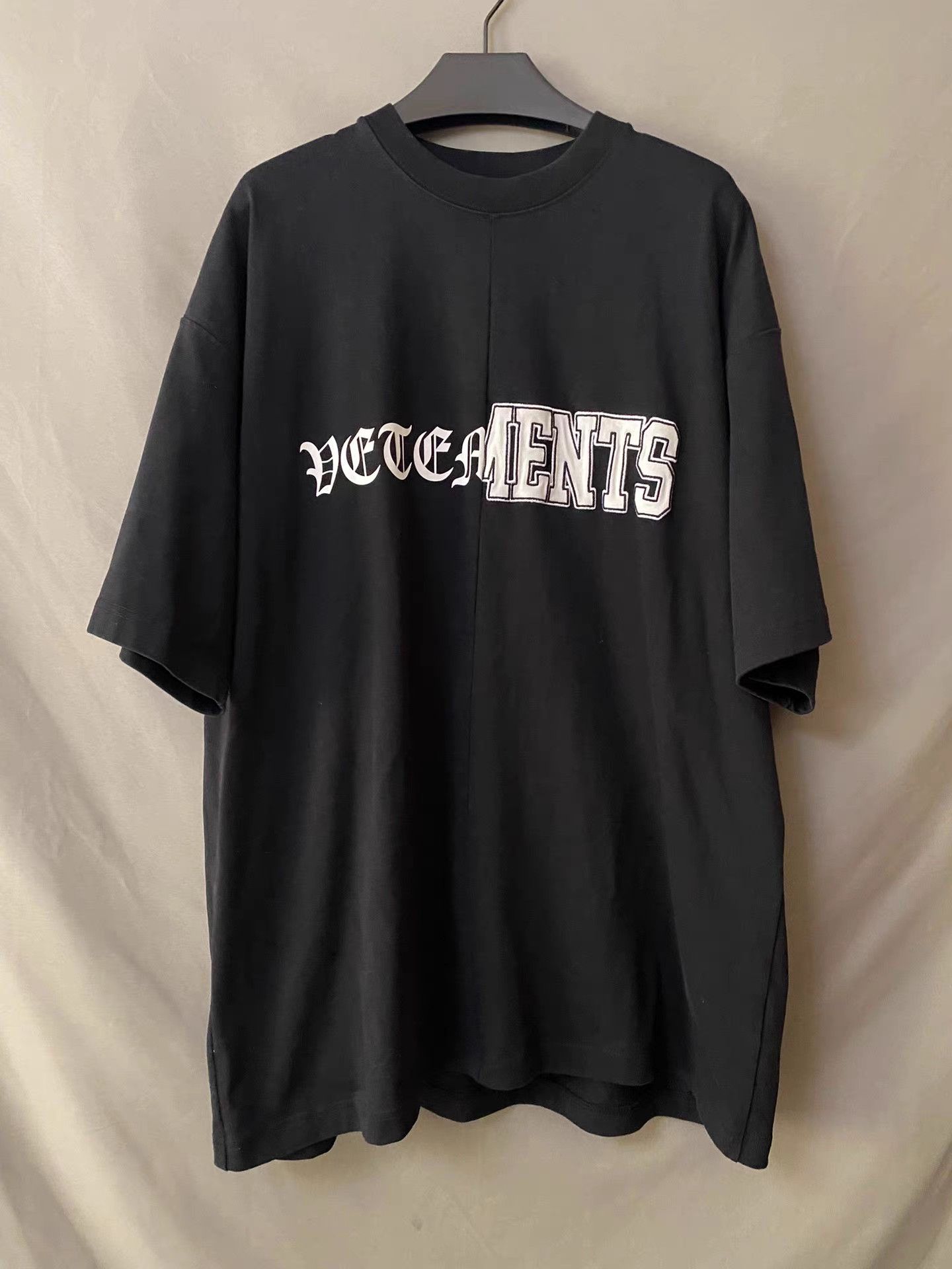 Vetements Vetements Sanskrit Embroidery Patchwork Short Sleeve Size US S / EU 44-46 / 1 - 1 Thumbnail