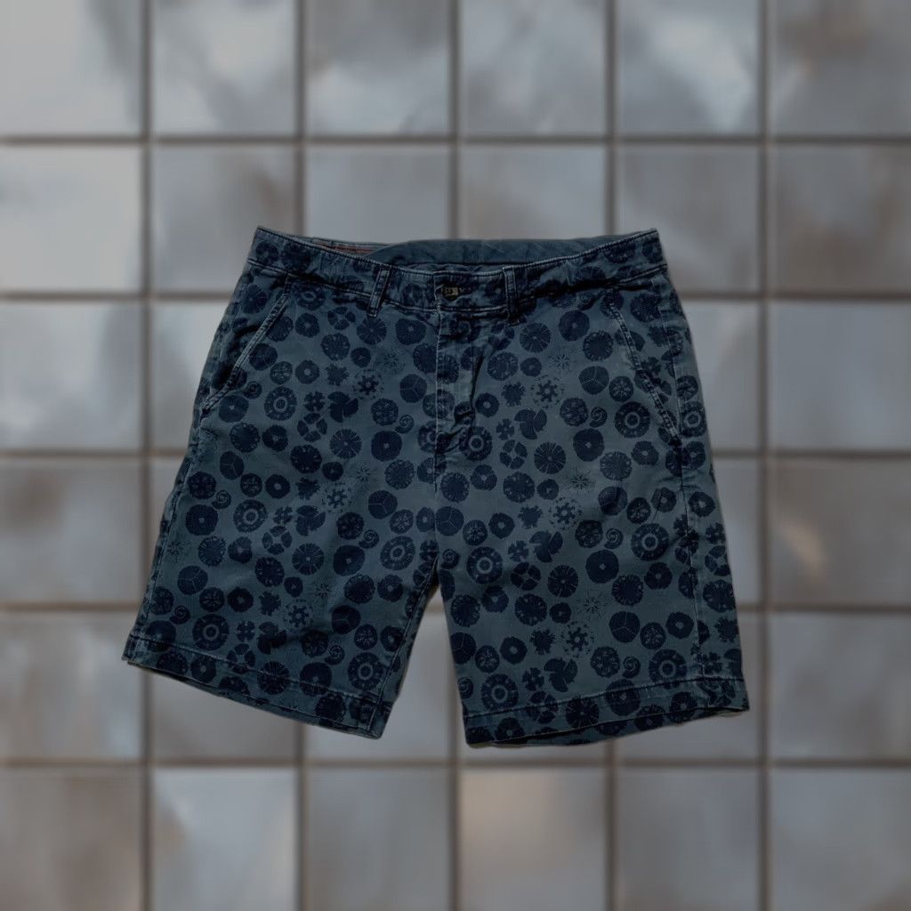 Vintage AG Adriano Goldschmied Peace Sign AOP Pattern Print Blue Chino Shorts Sz. 33 Mens Regular Blue Peace Sign AOP 90s? Size US 33 - 1 Thumbnail