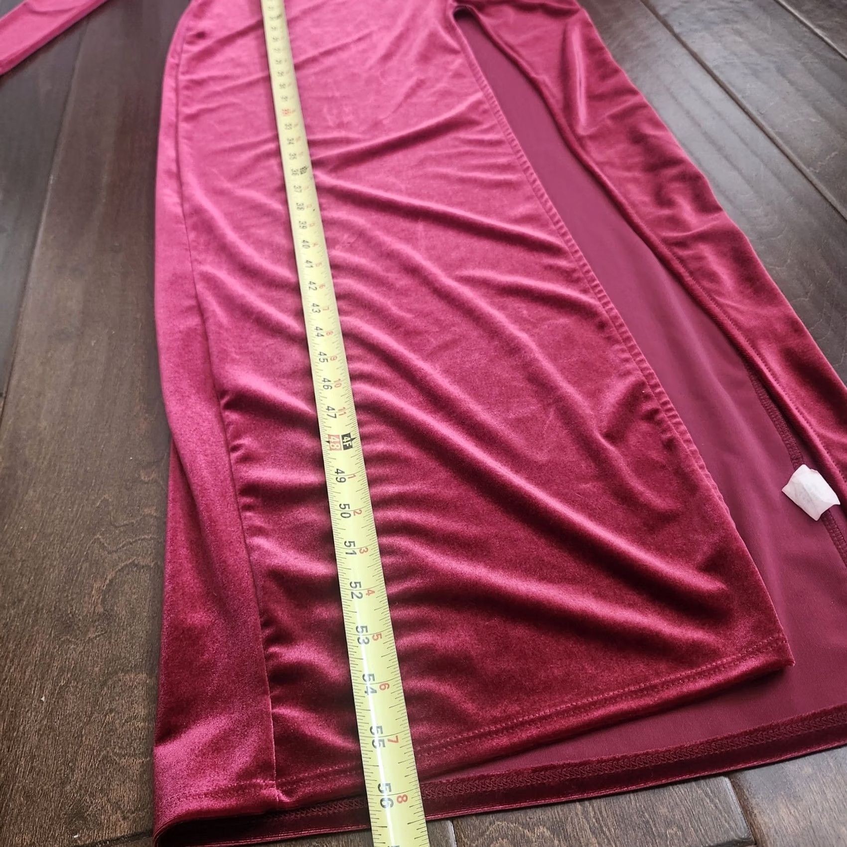 Fashion Nova Fashion Nova Burgundy Velvet Maxi Dress M Ruched Slit Dress Woman Long Sleeve Party Cocktail Formal Wedding Travel Red Pattern Solid Vintage No N/A Size M / US 6-8 / IT 42-44 - 6 Thumbnail