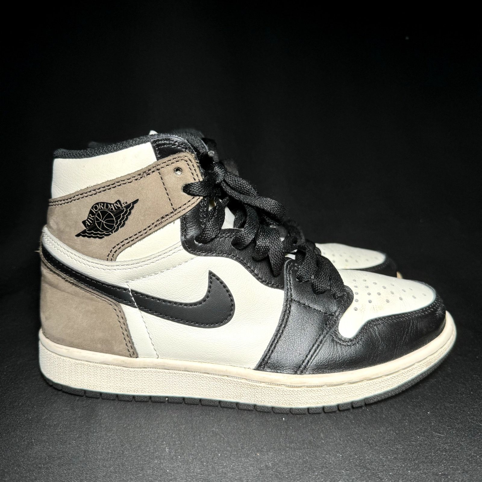 Jordan Brand × Nike Air Jordan 1 Retro High OG Dark Mocha Men's Shoes - Size 5 Size US 5 / EU 37 - 1 Thumbnail