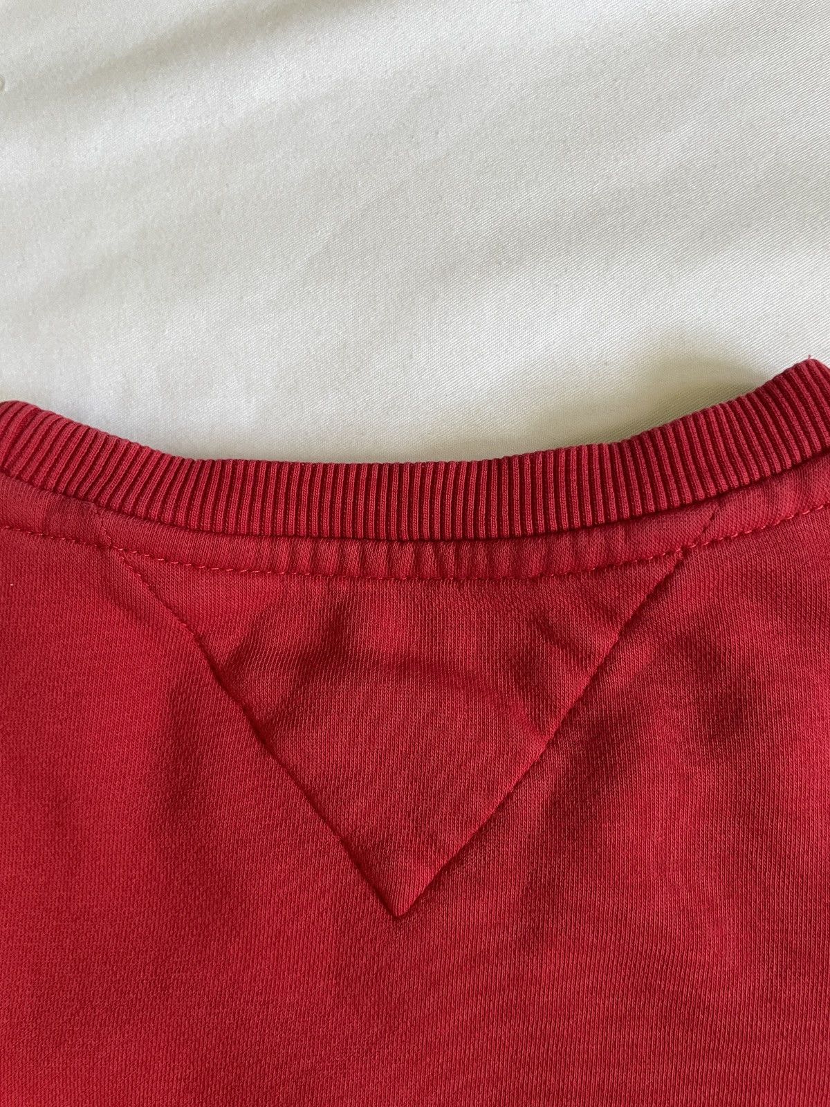 Tommy Hilfiger Vintage Tommy Hilfiger Red Crew Neck Pullover – Men’s Large Size US L / EU 52-54 / 3 - 7 Thumbnail
