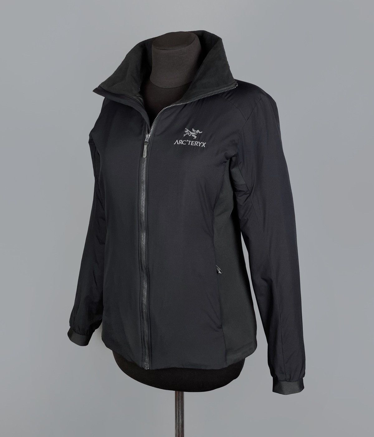 Arc'teryx Women's AW22 Arc'teryx Atom Jacket Black Insulated Size XS Size XS / US 0-2 / IT 36-38 - 5 Thumbnail