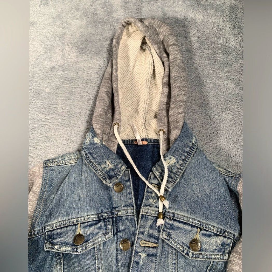 Free People Free People Denim Jacket/ Gray Hoodie Jean jacket XS Size XS / US 0-2 / IT 36-38 - 2 Thumbnail