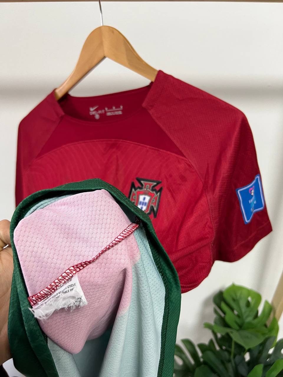 Nike NIKE PORTUGAL #7 RONALDO AWAY SOCCER JERSEY SZ M Size US M / EU 48-50 / 2 - 10 Thumbnail