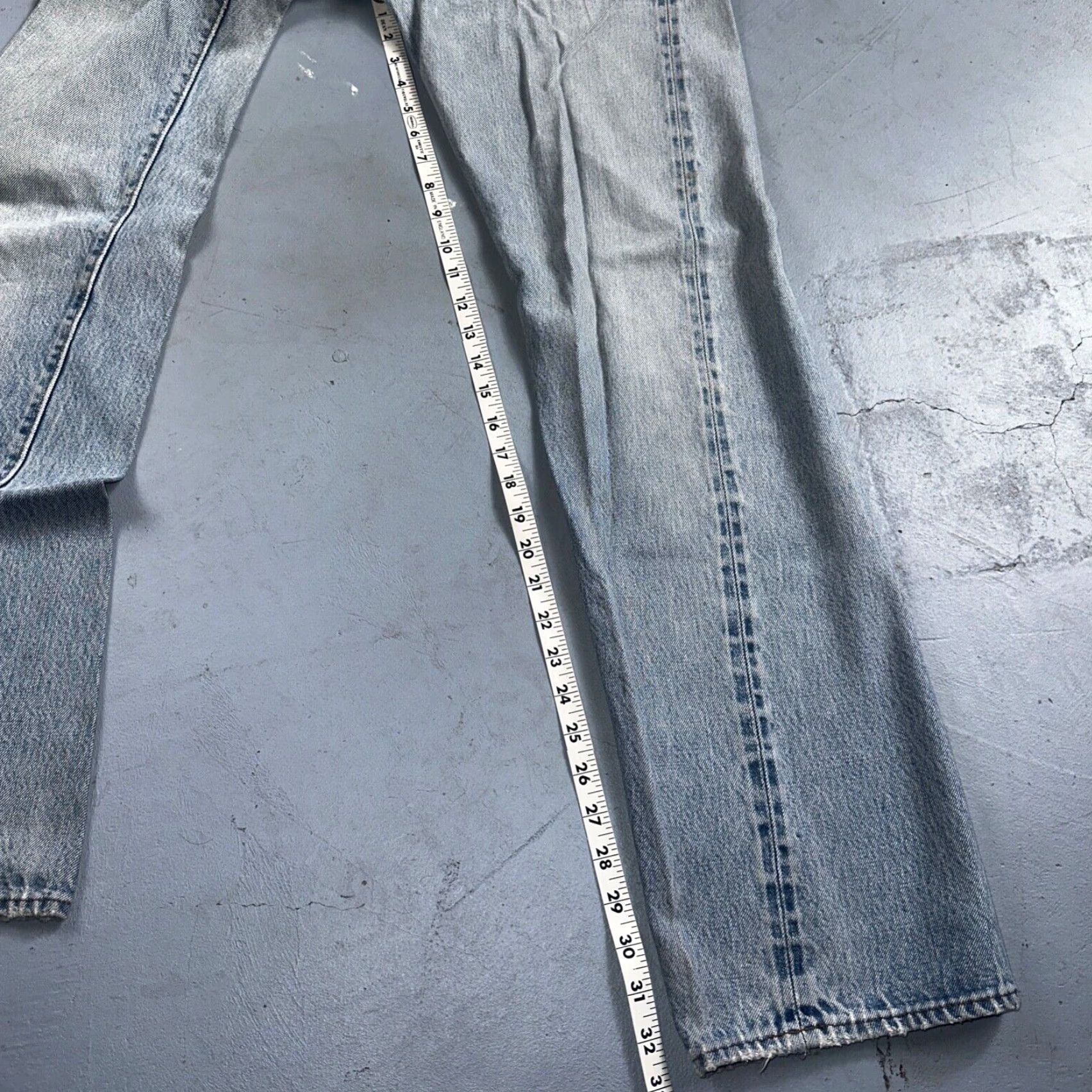 Levi's VINTAGE Levi's 501 Jeans (XX) USA 80s Light Wash Redline Selvedge 30x38 Classic Straight Jeans Mens Size US 30 / EU 46 - 5 Thumbnail