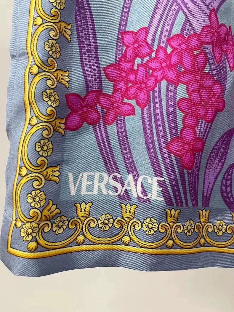 Versace Versace silk print shorts Size US 38 / EU 54 - 3 Thumbnail