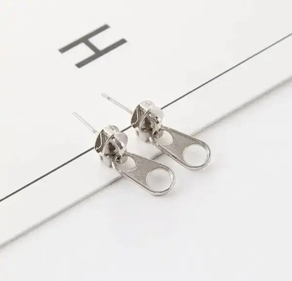 Vintage Punk Metal Zipper Shape Studs Earring (1pairs） Size ONE SIZE - 4 Thumbnail