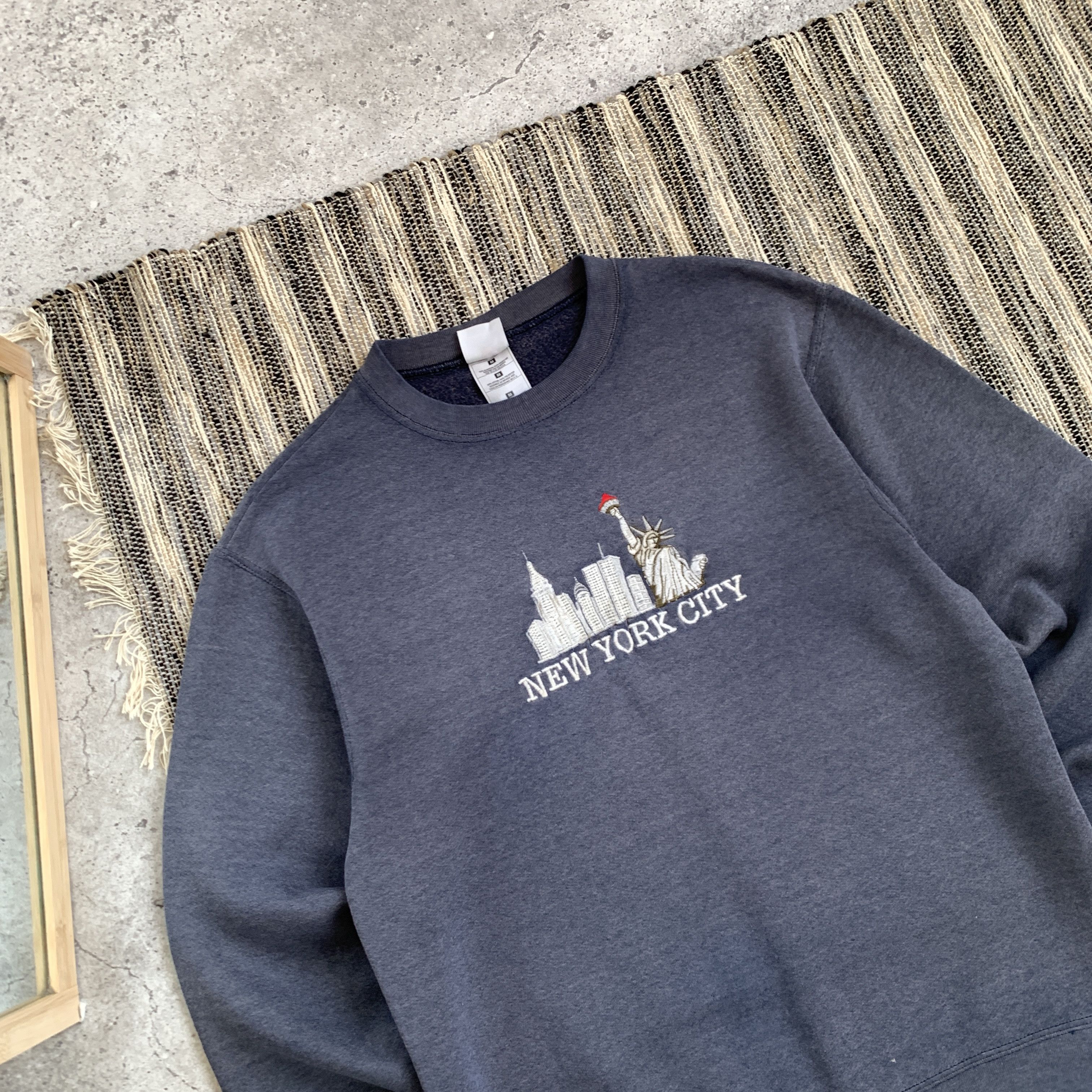 Vintage Vintage New York 90s Embroidered Blue Crewneck Sweatshirt Size US M / EU 48-50 / 2 - 2 Thumbnail