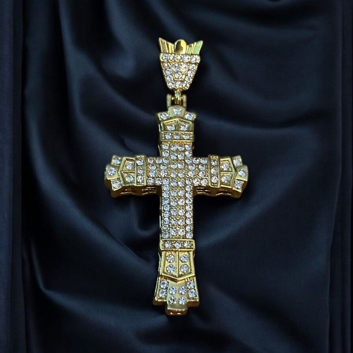 Other Large gold tone rhinestone cross pendant Size ONE SIZE - 1 Thumbnail