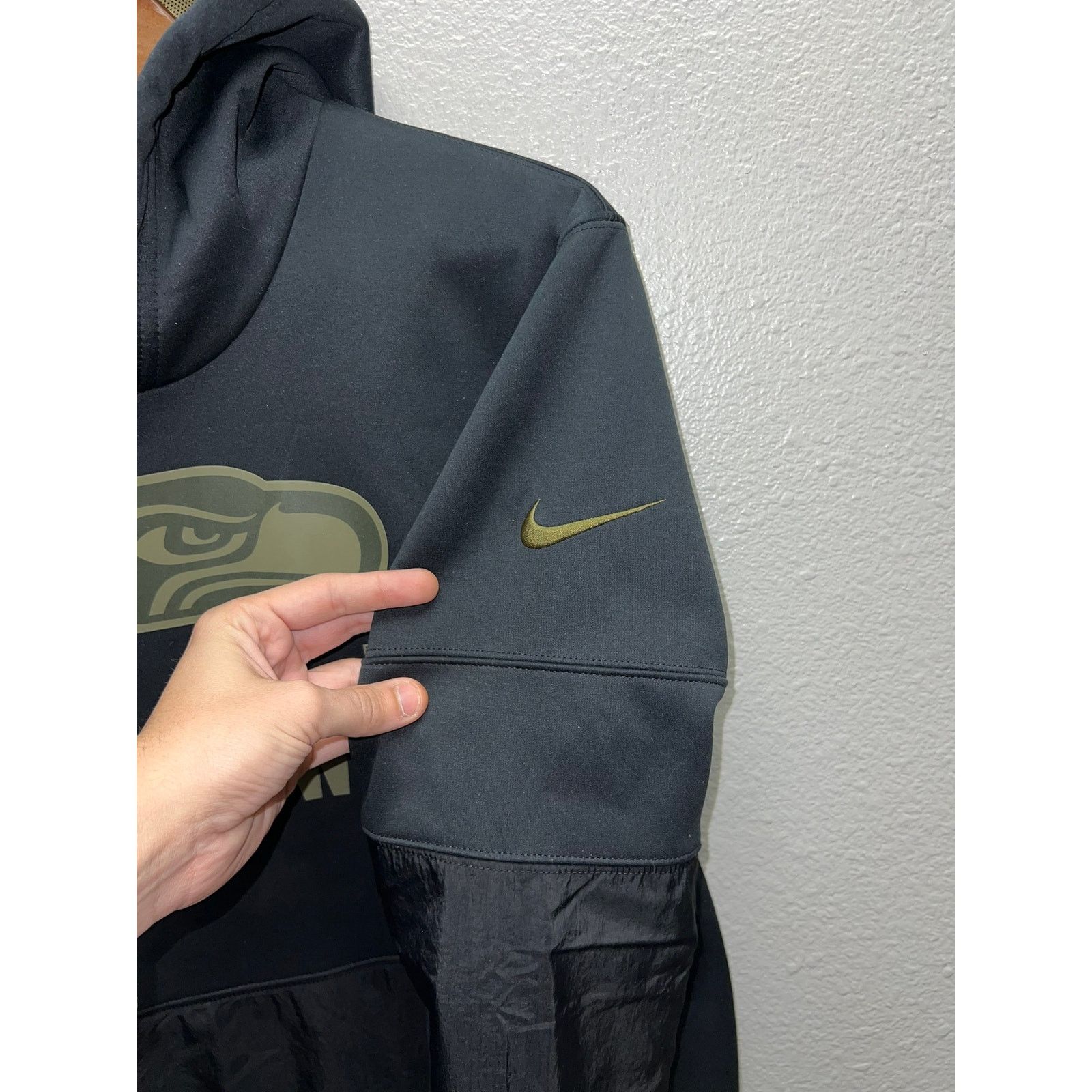 Vintage Nike Seattle Seahawks Hoodie Salute To Service Sideline S Size US S / EU 44-46 / 1 - 5 Thumbnail