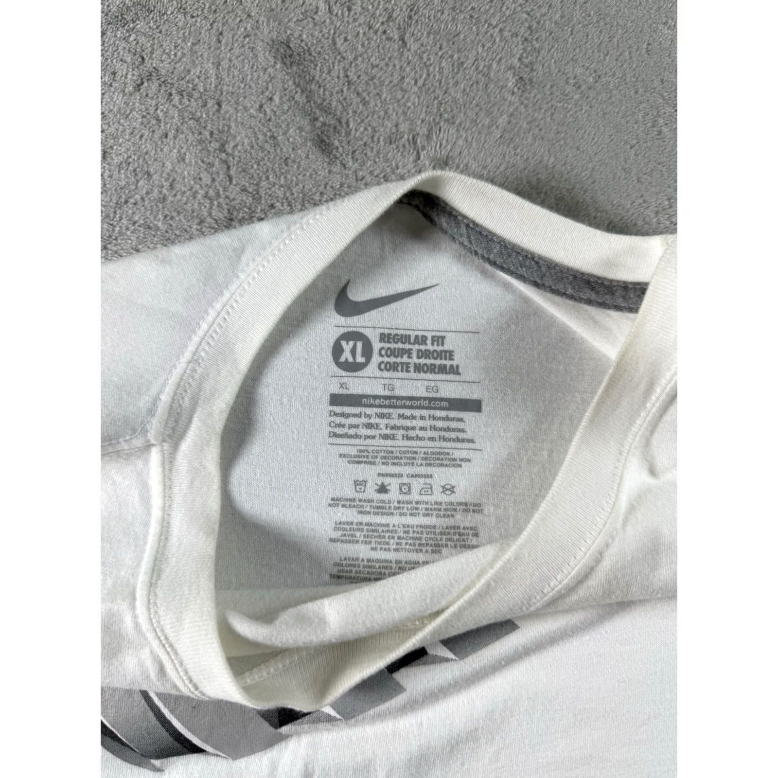Nike NIKE MENS T-SHIRT XL SILVER SWOOSH Crew Neck Short Sleeve Cotton Knit Sports Athleisure Mens Size US XL / EU 56 / 4 - 6 Thumbnail