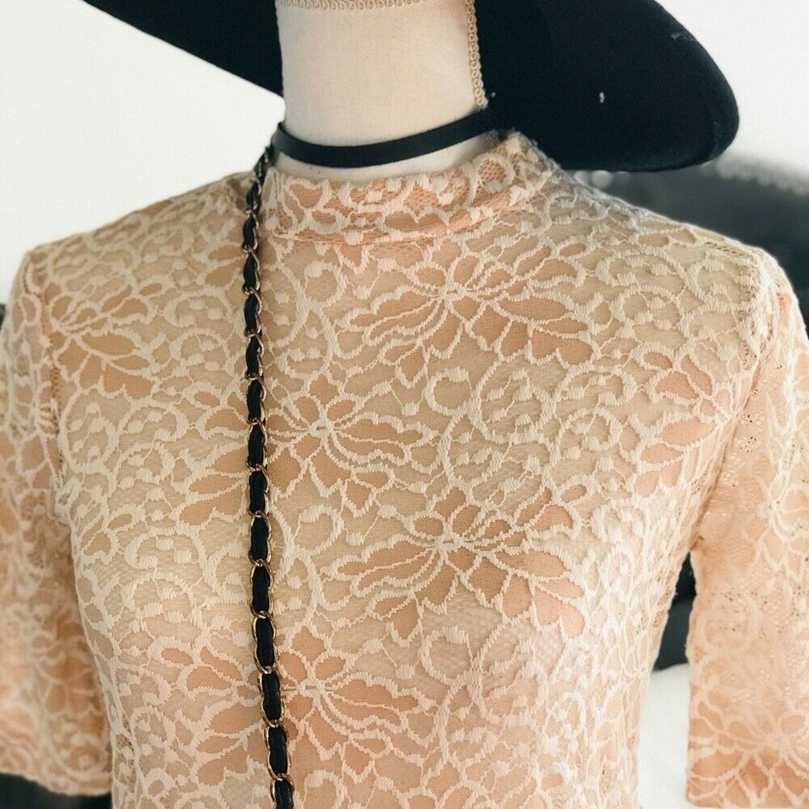 Forever 21 Mock Neck Bell Short Sleeve Blouse Sheer Floral Lace Design Size M / US 6-8 / IT 42-44 - 4 Thumbnail