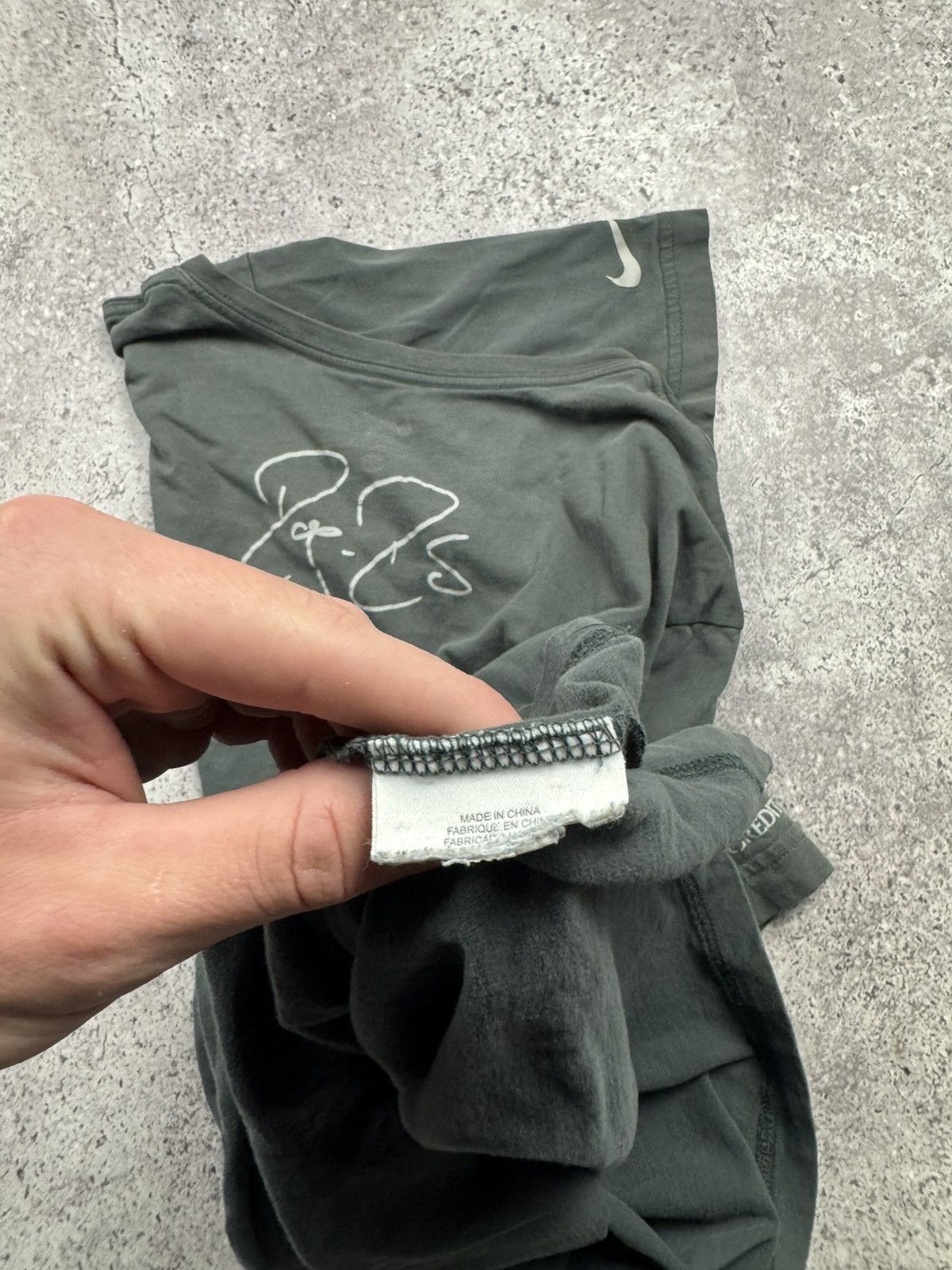 Nike Vintage Nike Roger Federer Signature T Shirt Big Logo Faded Size US L / EU 52-54 / 3 - 5 Thumbnail