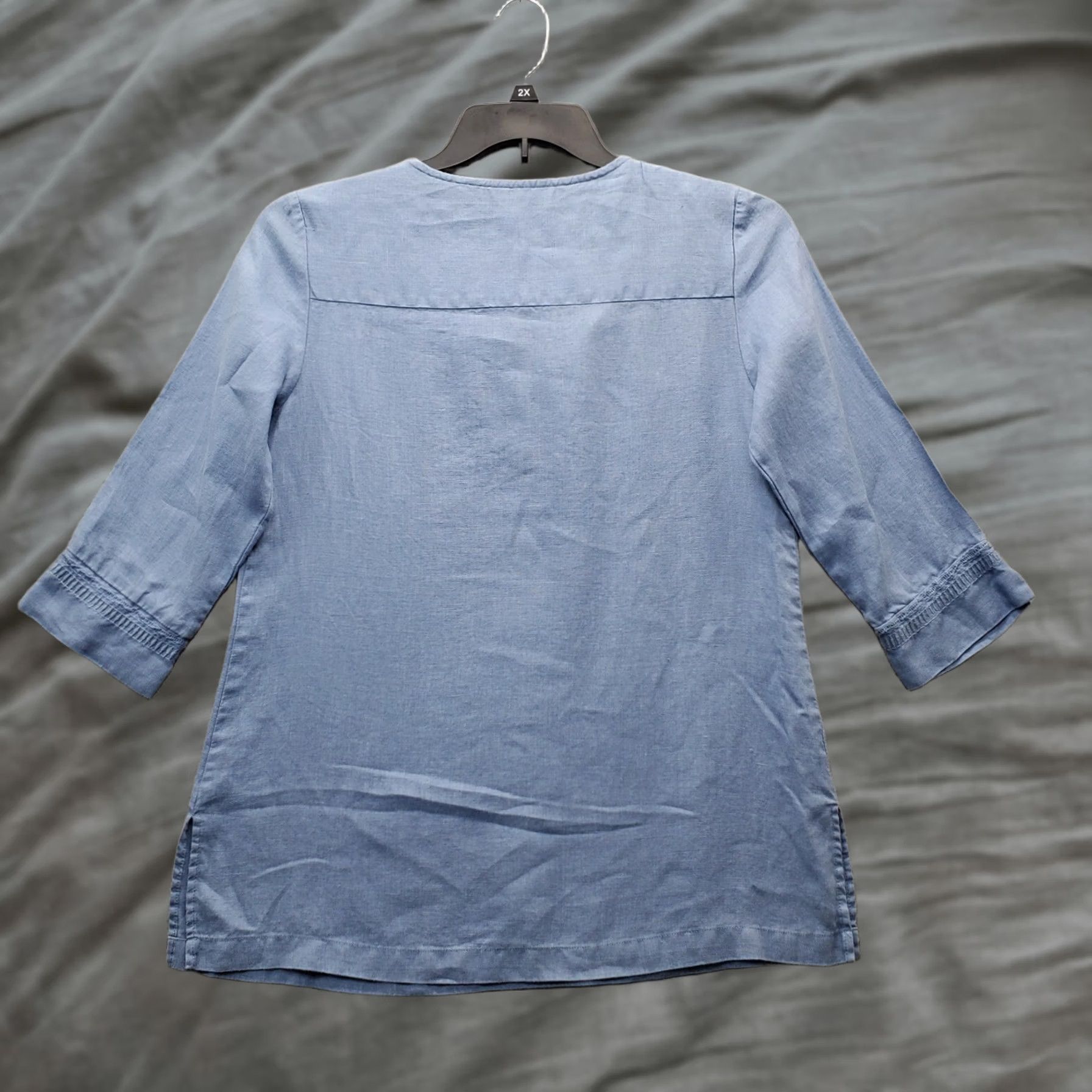 Ellen Tracy Ellen Tracy Tunic Top Women's S Blue Embroidered Floral V-Neck Slit Sleeve Size S / US 4 / IT 40 - 1 Thumbnail