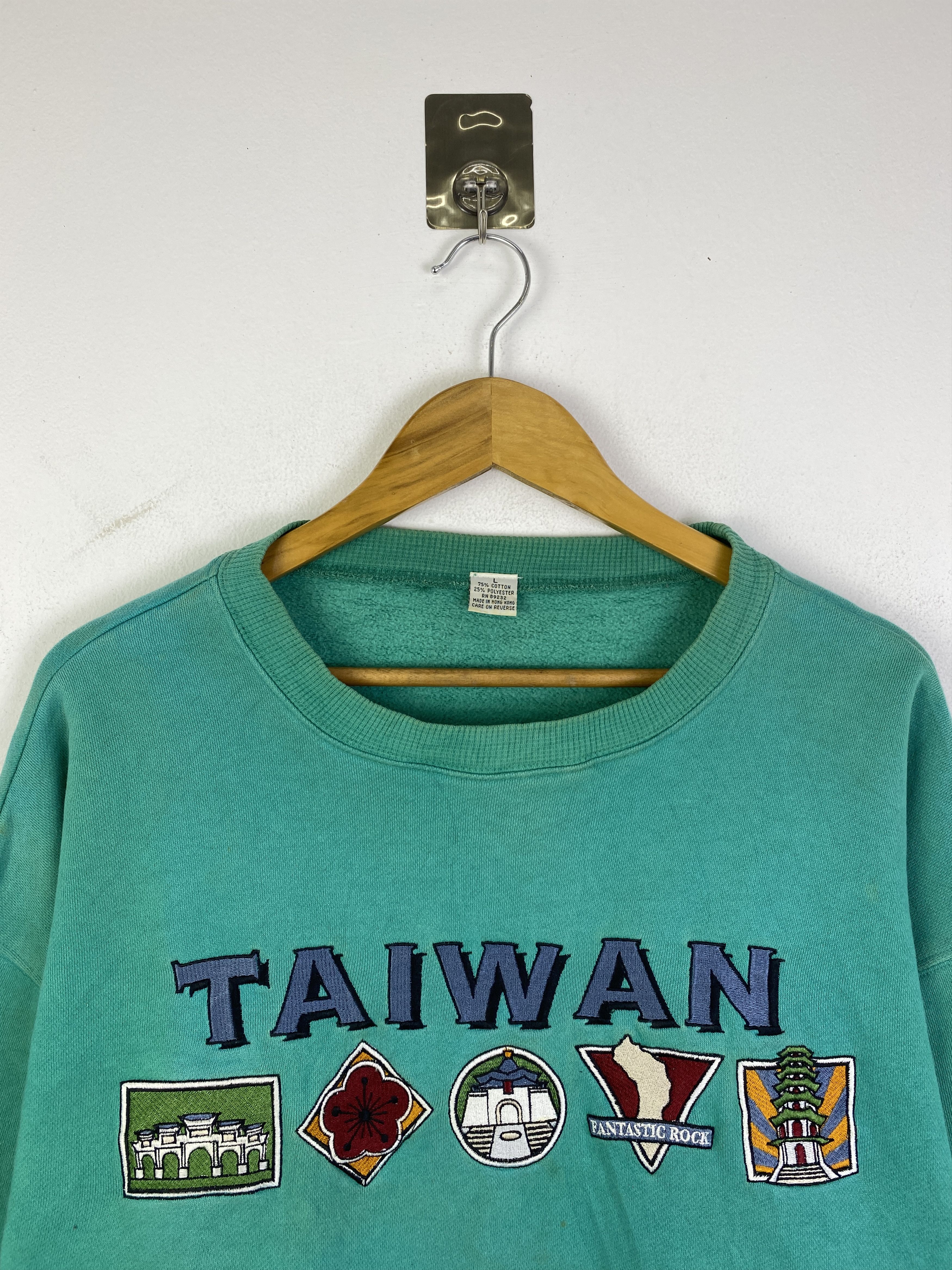 Vintage Vintage 90s Taiwan Spell Out Crewneck Sweatshirt SH0268 Size US L / EU 52-54 / 3 - 2 Thumbnail