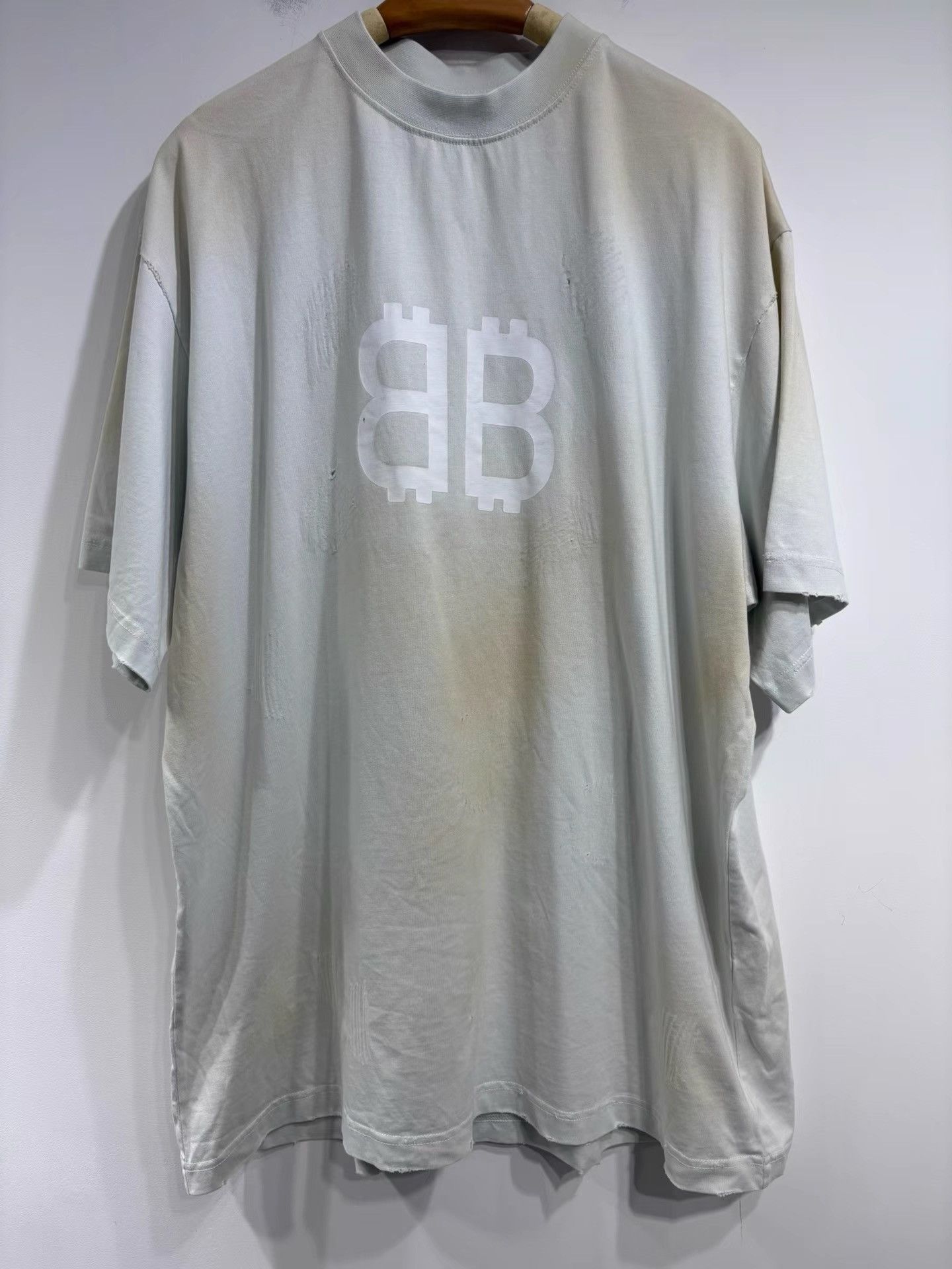 Balenciaga Balenciaga Men's Bitcoin Mud Wash Tee K29 Size US L / EU 52-54 / 3 - 2 Thumbnail