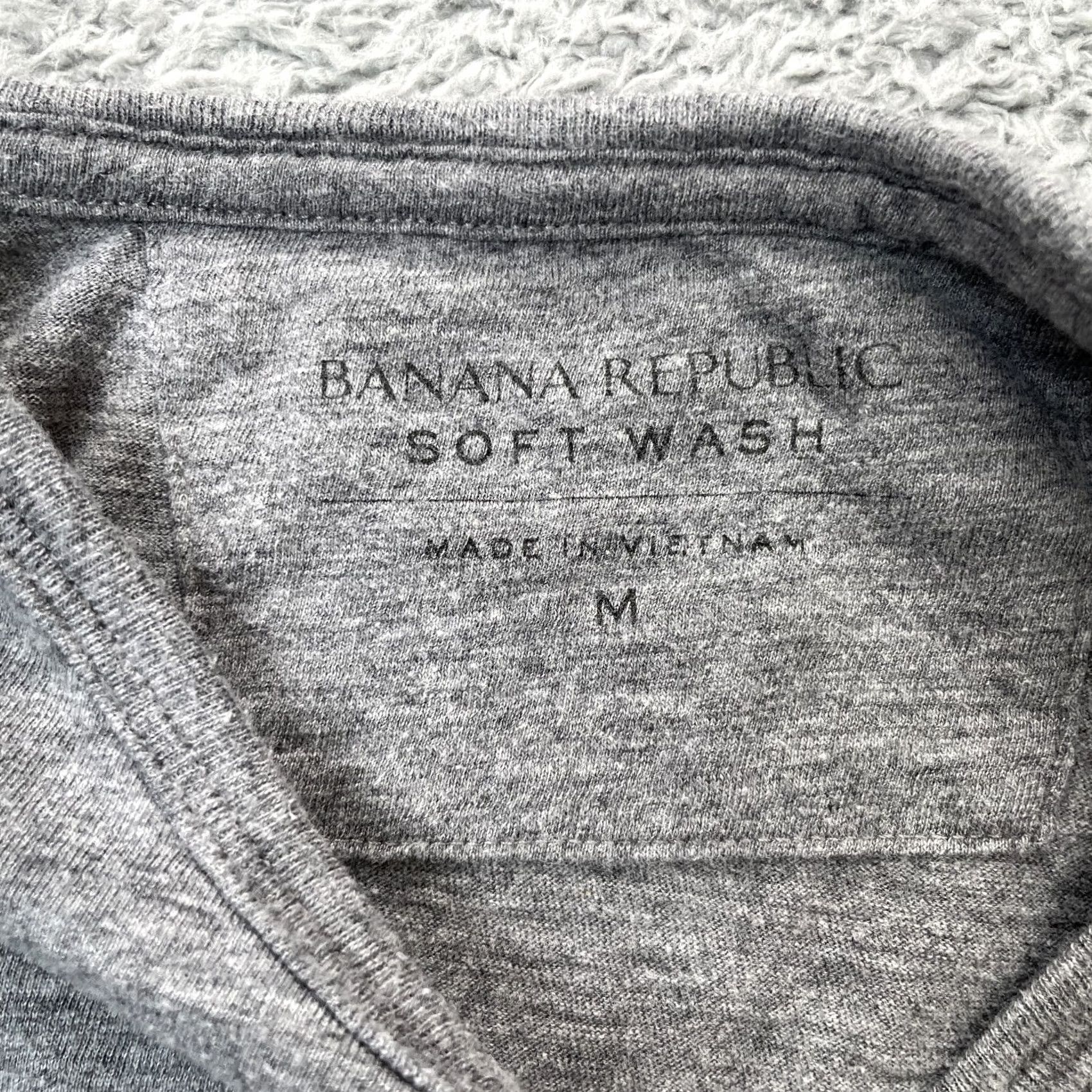 Banana Republic Banana Republic Shirt Womens Medium Gray Graphic Print Logo Soft Wash Casual City Classic Size M / US 6-8 / IT 42-44 - 4 Thumbnail