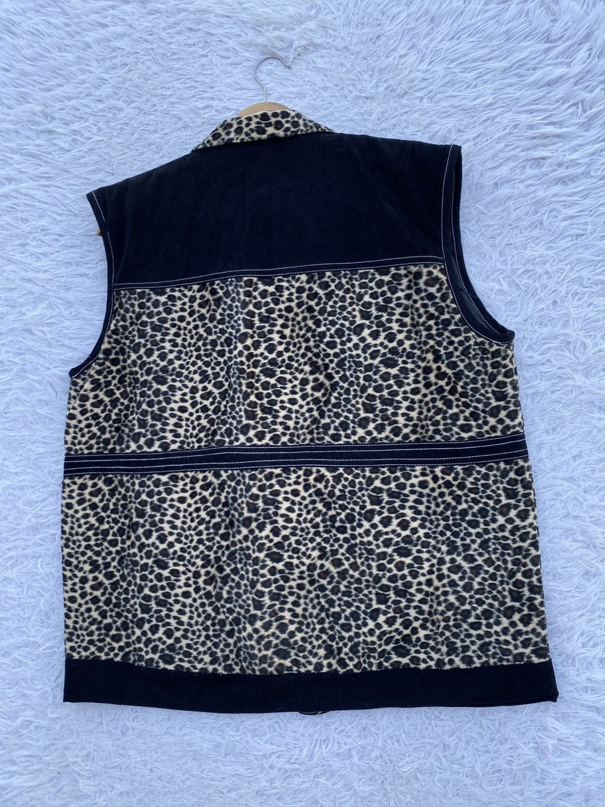 Japanese Brand Vintage 1990s style leopard cheetah Design sleeveless vest Size US L / EU 52-54 / 3 - 13 Thumbnail