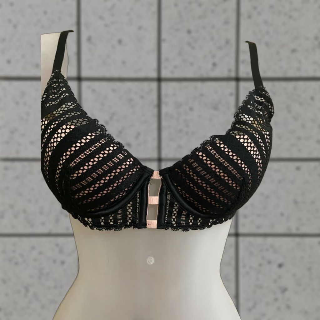 Victoria's Secret Victoria's Secret Bra Lined Plunge Black 32C Womens Underwired Size ONE SIZE - 1 Thumbnail