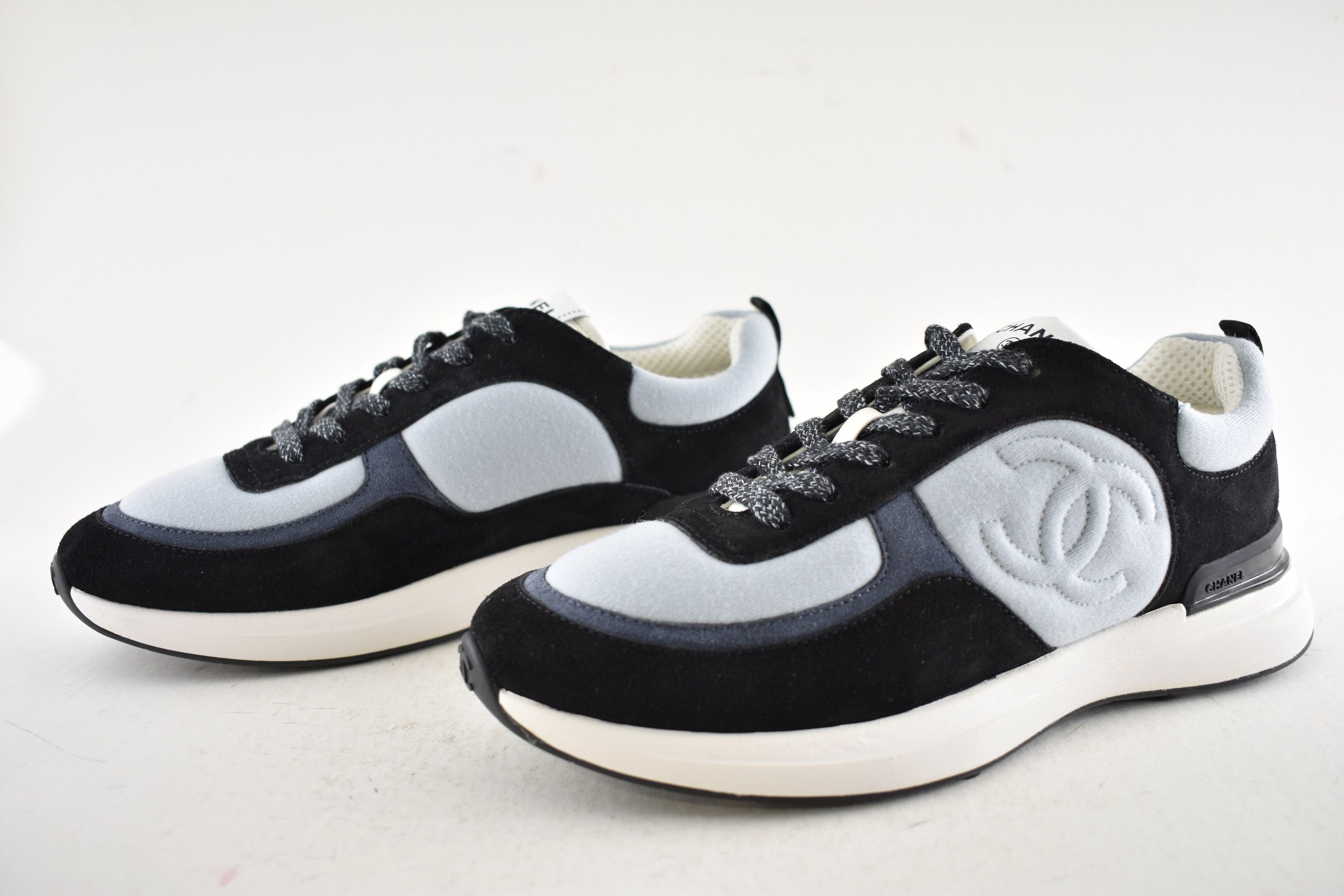 Chanel Chanel 22B Black White CC Logo Suede Flat Trainer Sneaker 40 Size US 10 / IT 40 - 12 Thumbnail