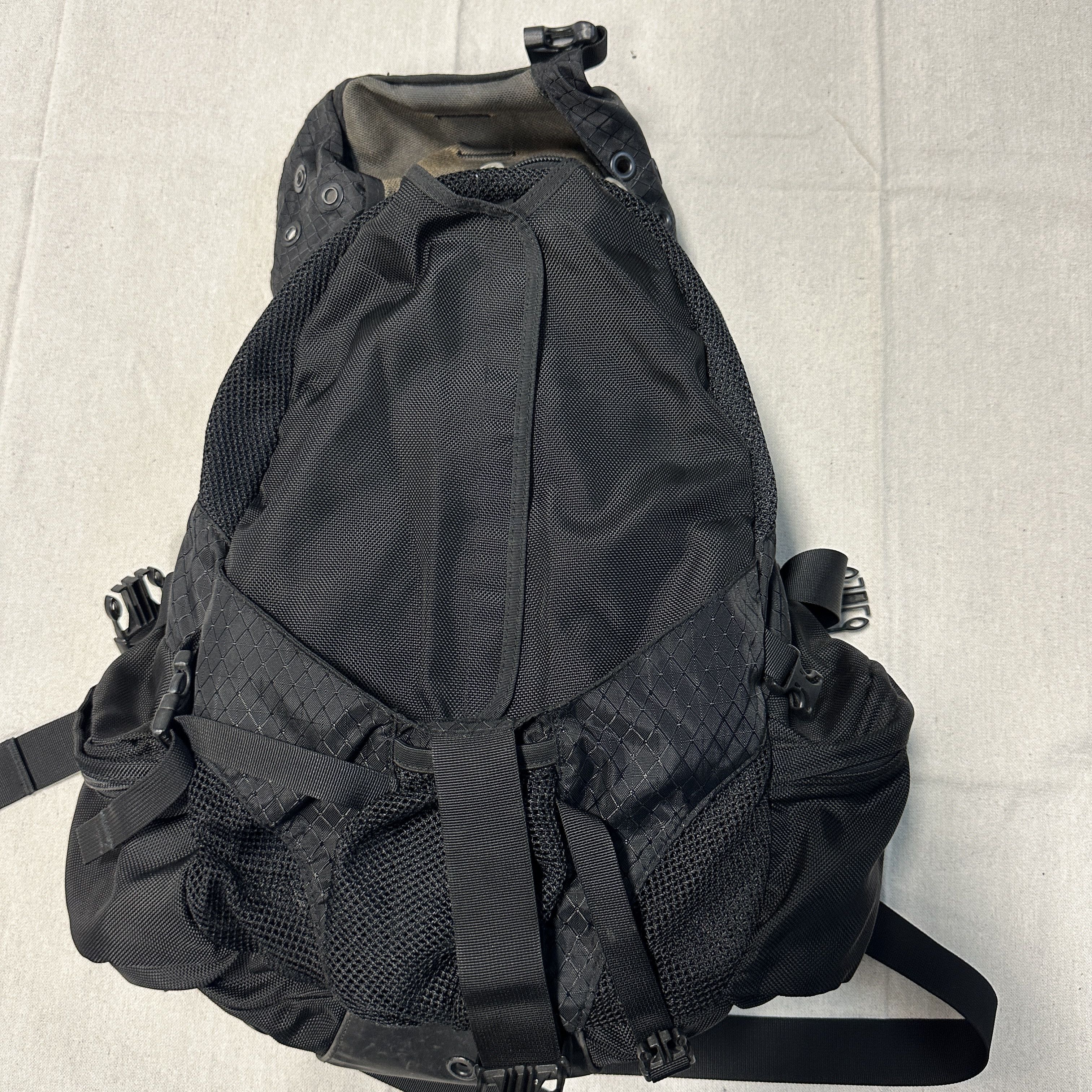 Oakley Vintage Oakley Tactical Nylon Backpack 90s Tech y2k Size ONE SIZE - 8 Thumbnail