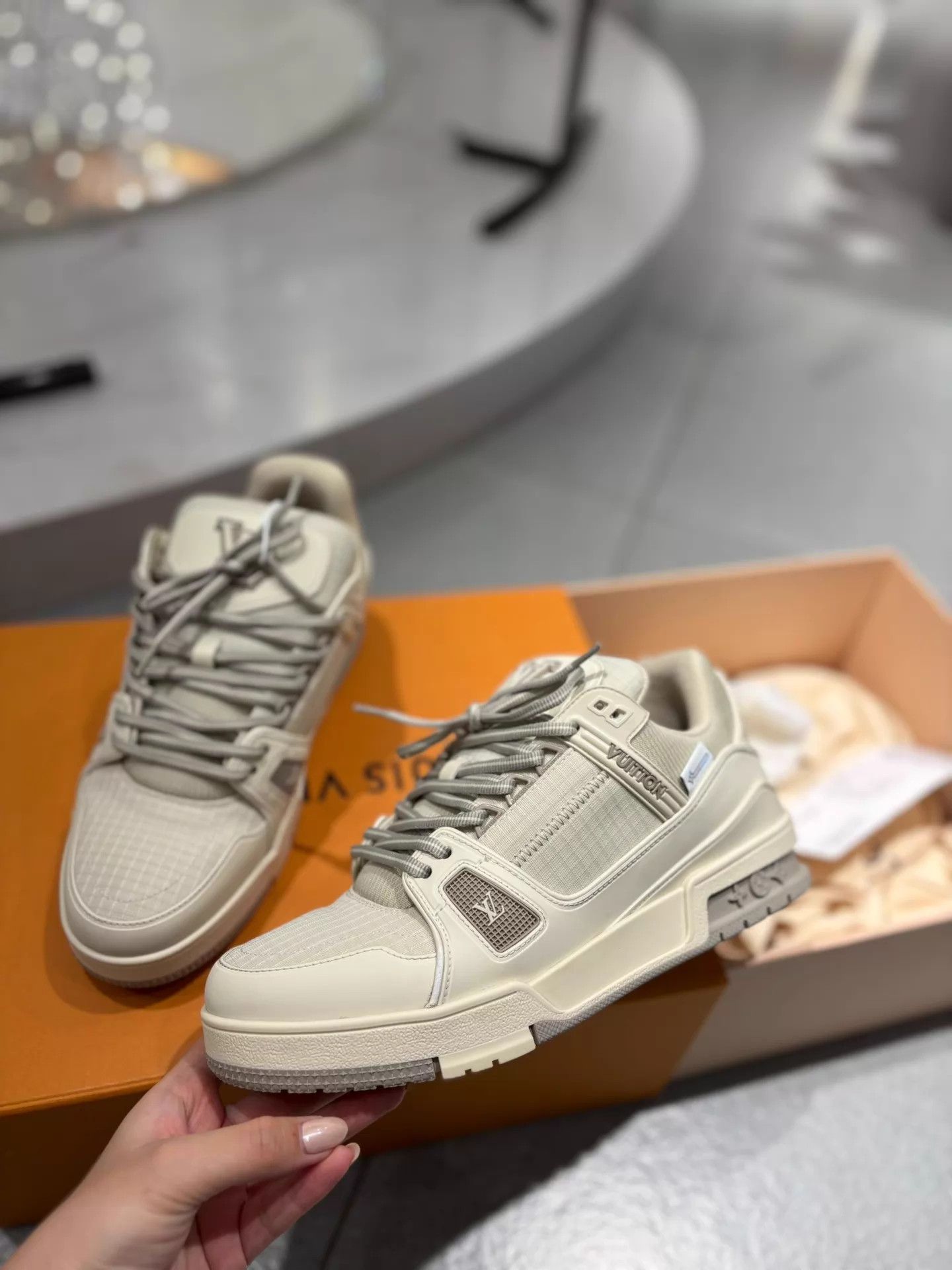 Louis Vuitton LV 25 Trainer Ski Men's White Gray 40.5 Sneaker Size US 7.5 / EU 40-41 - 1 Thumbnail