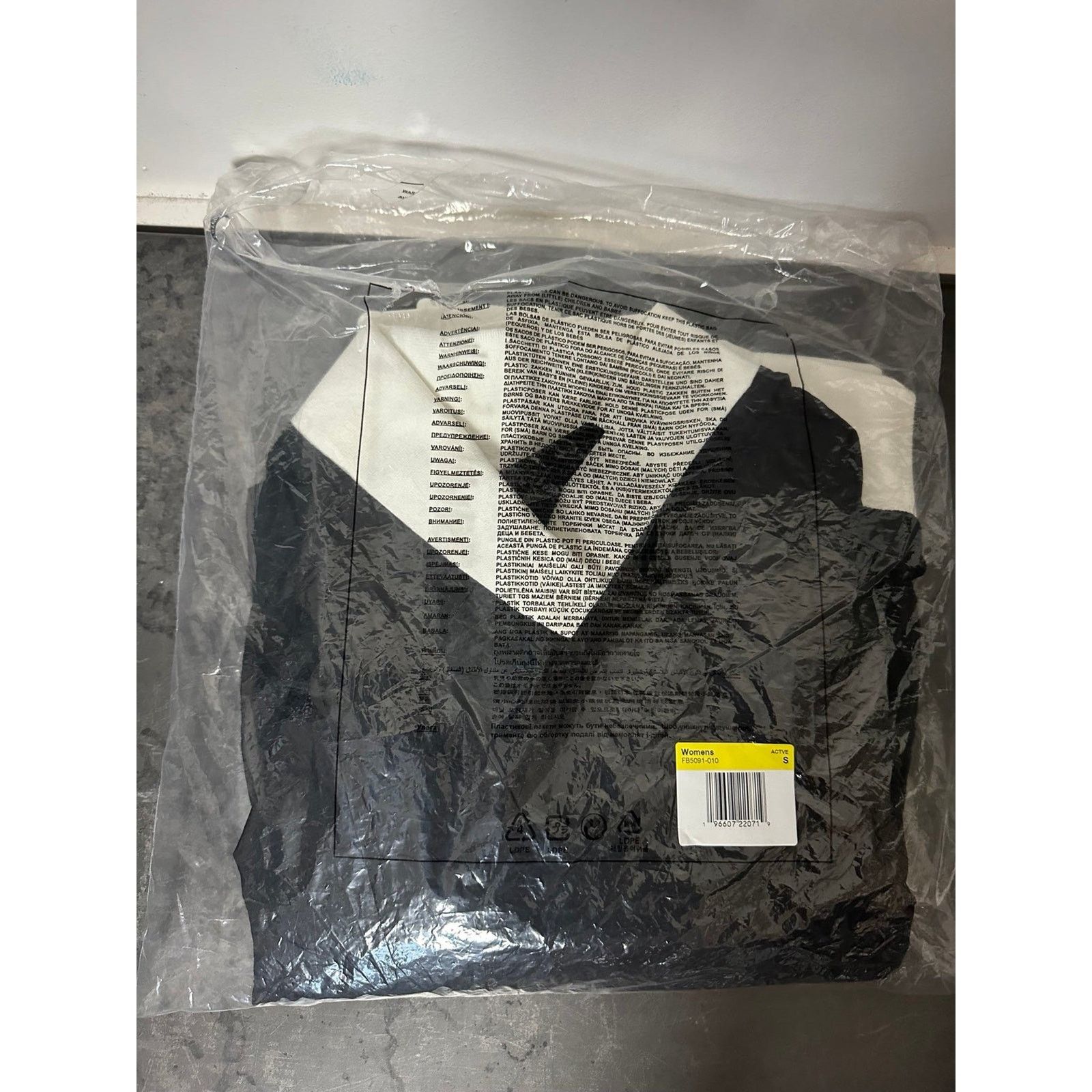 Jordan Brand Jordan Black and White V-Neck Crewneck- Size S - FB 5091-010 Size S / US 4 / IT 40 - 3 Thumbnail