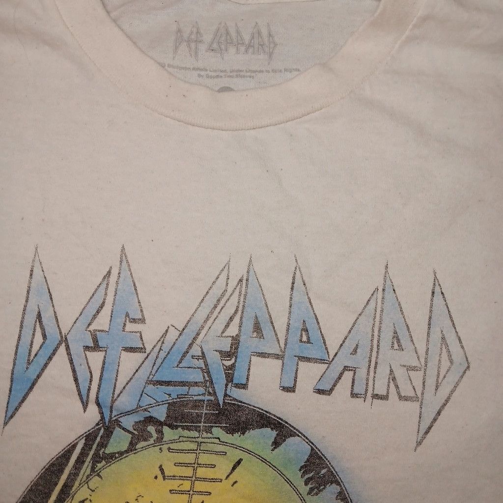 Hanes Def Leppard t shirt, pyromania, 2023,large, guc Size US L / EU 52-54 / 3 - 5 Thumbnail