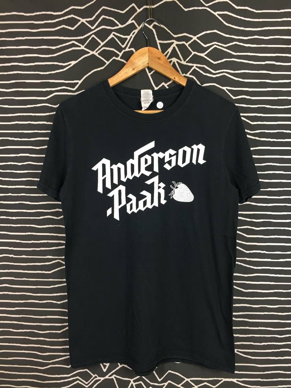 Band Tees Anderson .Paak Strawberry Logo Hip Hop Rap Tees Size US M / EU 48-50 / 2 - 1 Thumbnail
